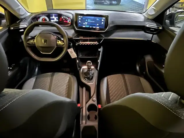 Peugeot 208 view 19