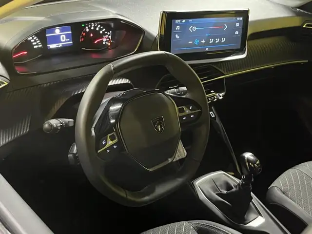 Peugeot 208 view 14
