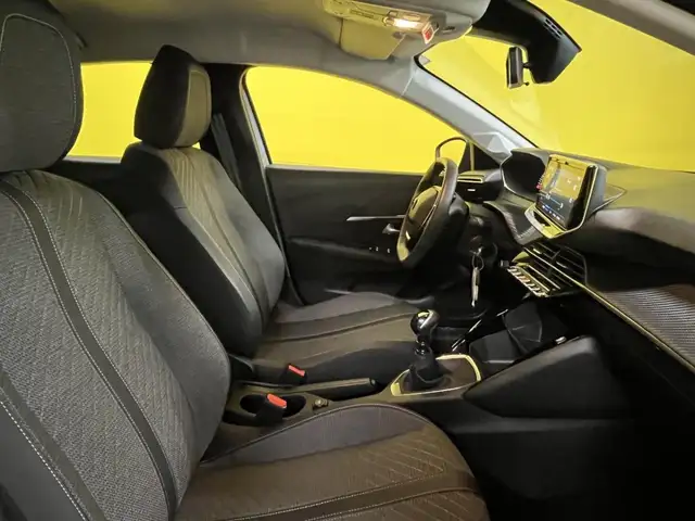Peugeot 208 view 4