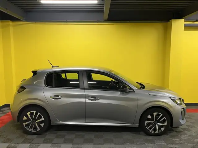 Peugeot 208 view 2