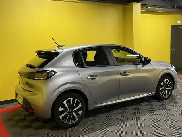 Peugeot 208 view 3