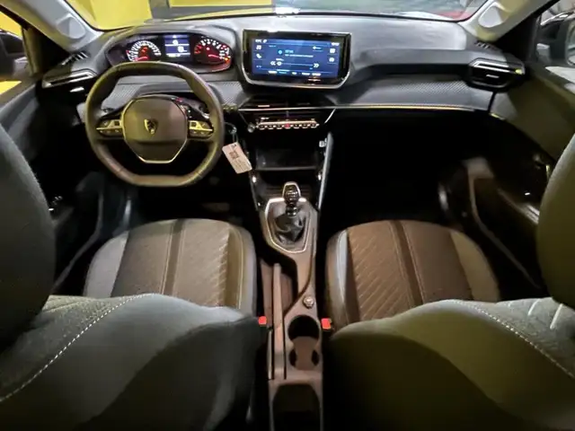Peugeot 208 view 8