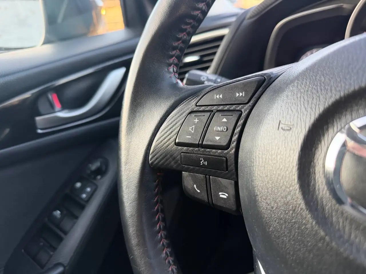 Mazda 3 снимка Mazda 3