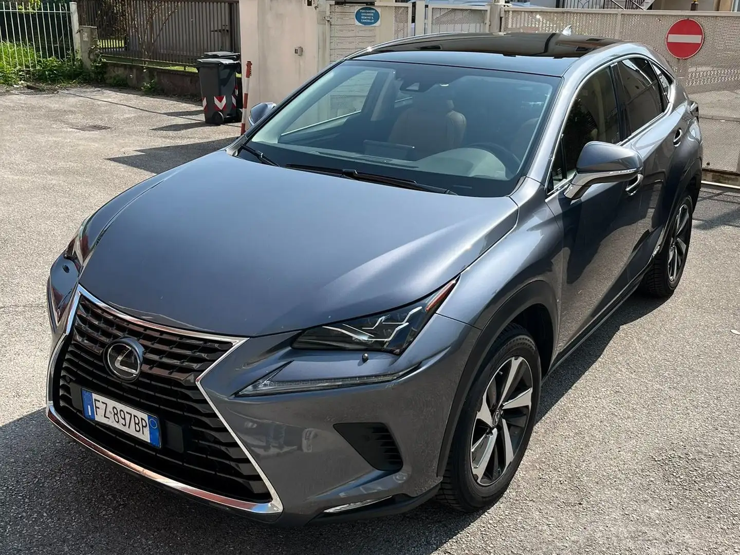 Lexus NX 300 NX 300h 2.5 Luxury 4wd cvt Grijs - 2