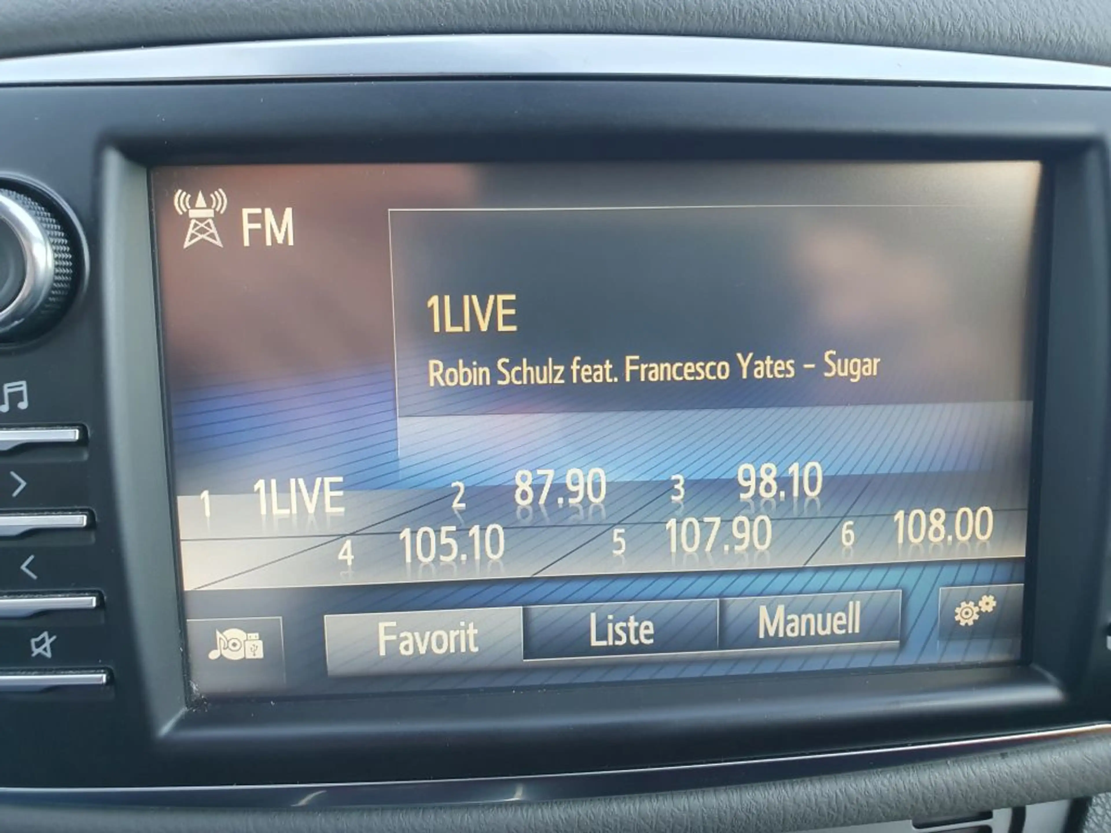 Toyota Yaris Hybrid 1.5 VVT-i Comfort — photo 15