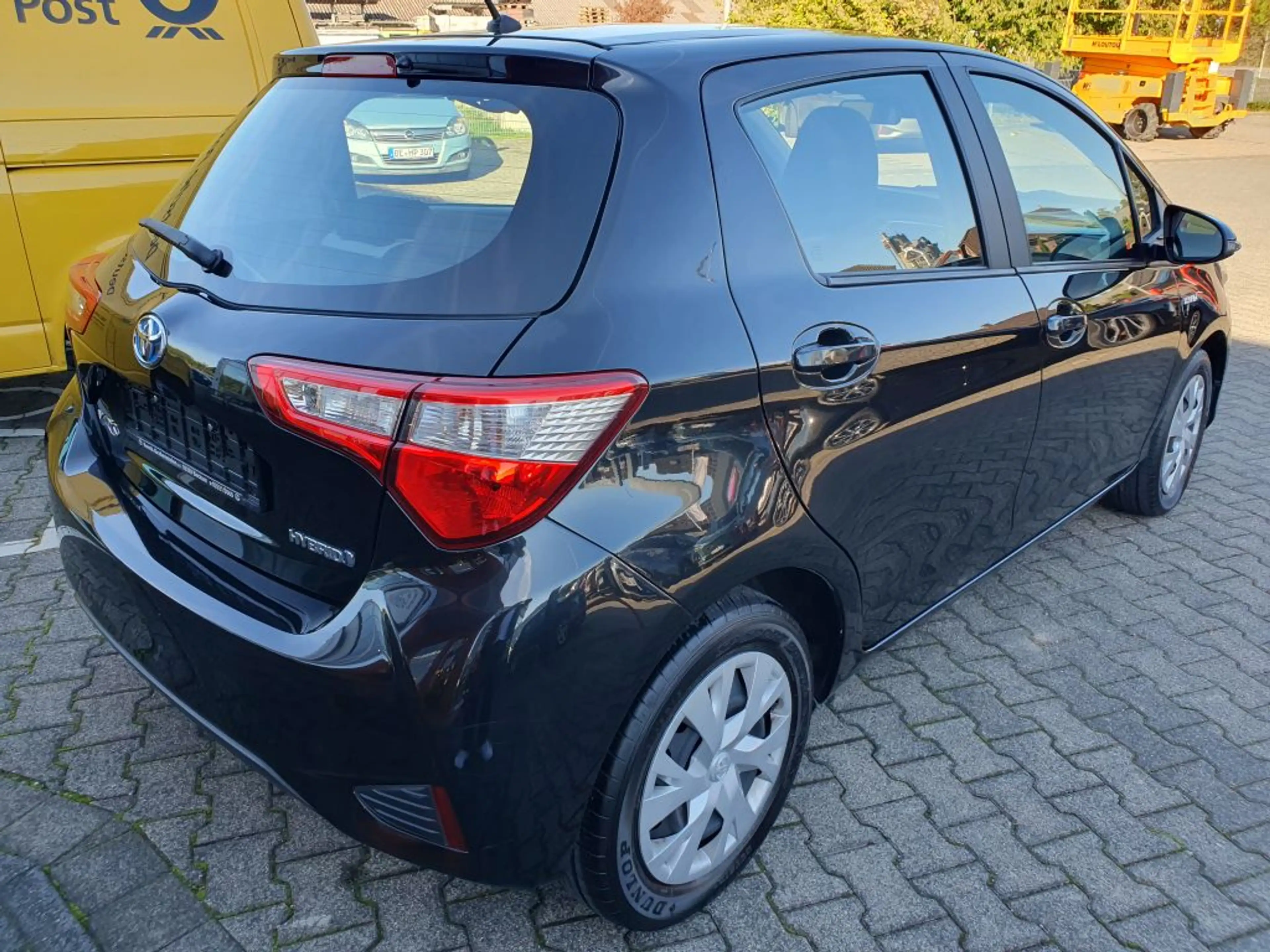 Toyota Yaris Hybrid 1.5 VVT-i Comfort — photo 5