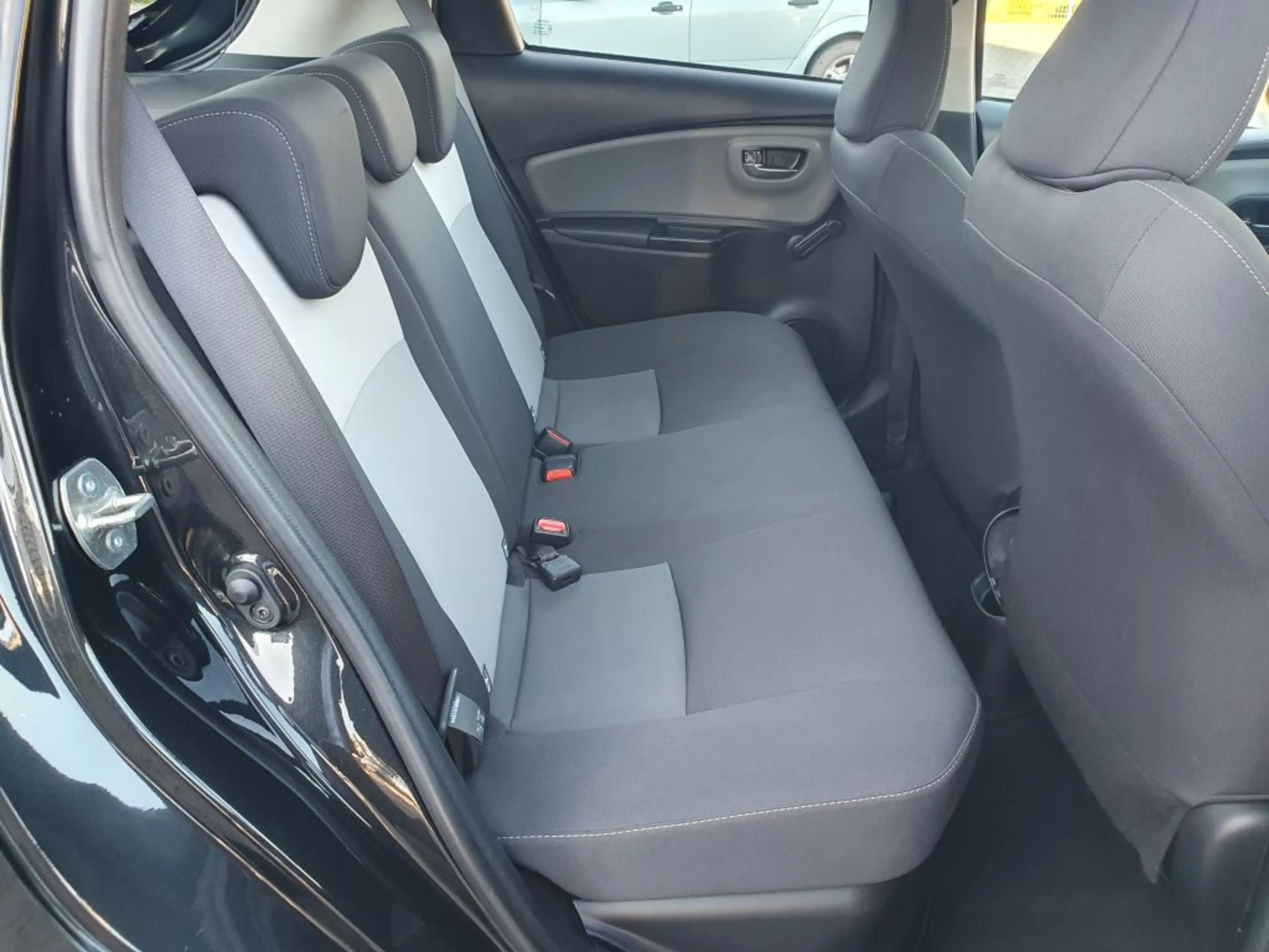 Toyota Yaris Hybrid 1.5 VVT-i Comfort — photo 10