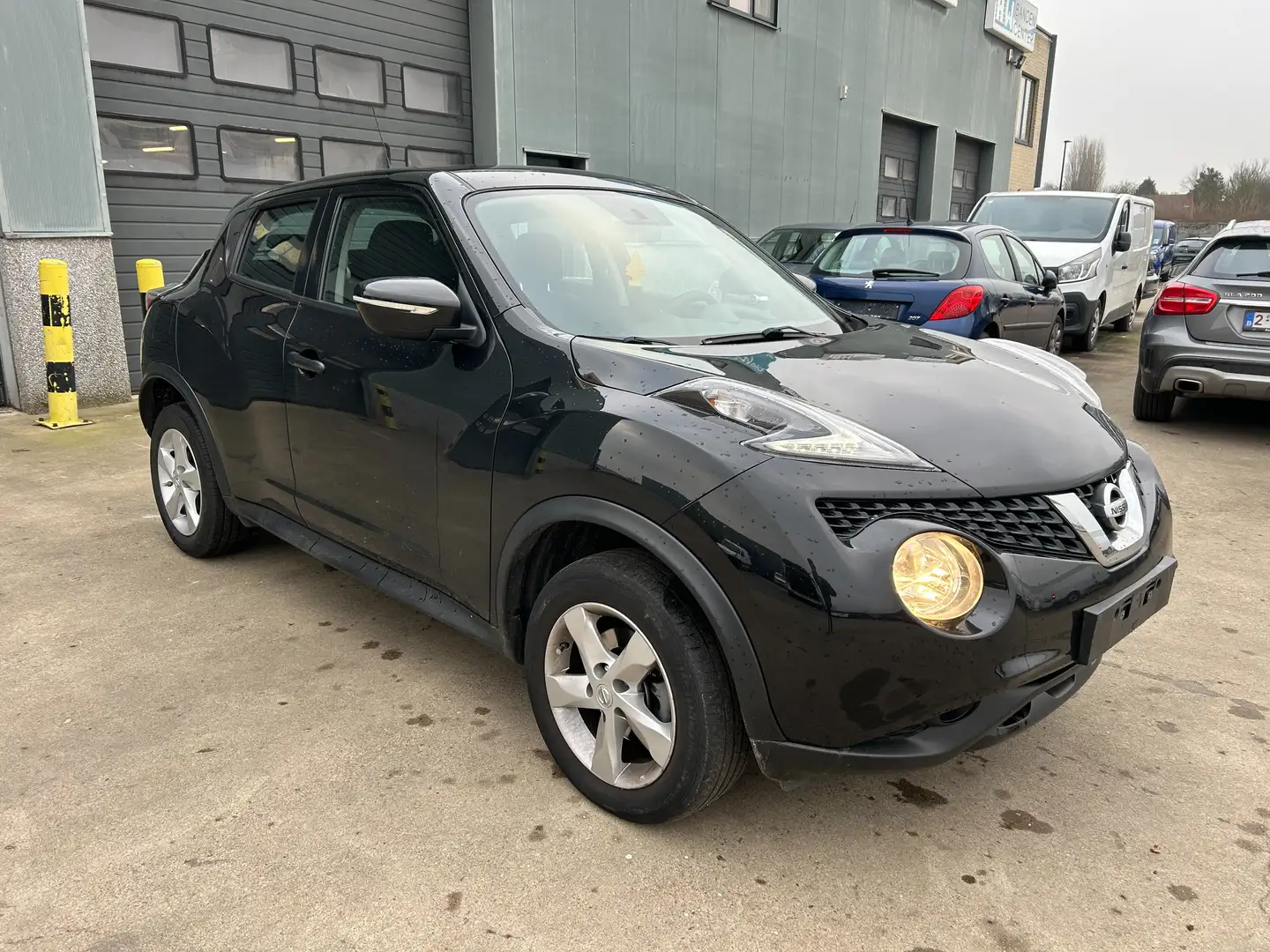 Nissan Juke 1.5 dCi 2WD Tekna Zwart - 2