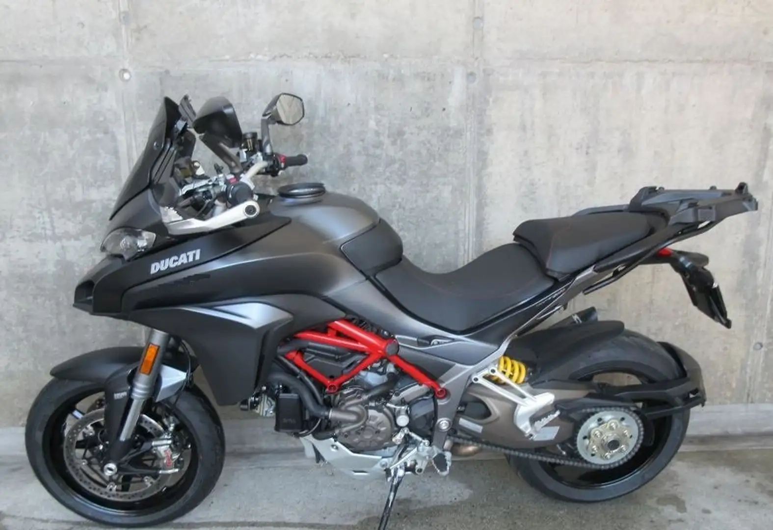 Ducati Multistrada 1200 S Schwarz - 1