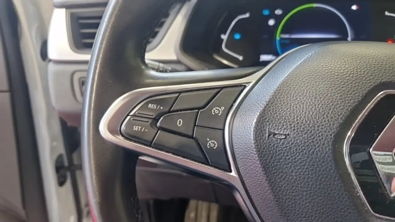 Renault Captur — photo 16