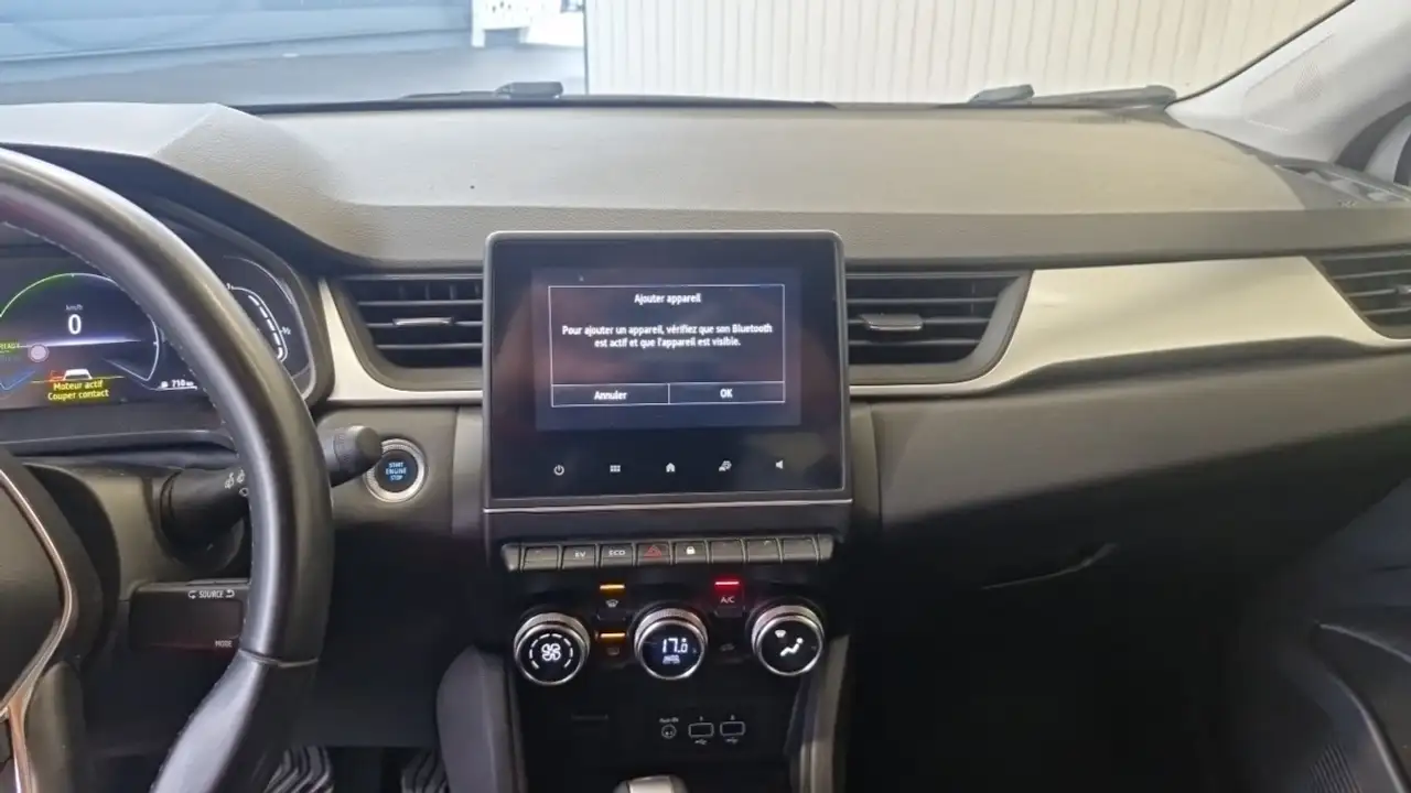 Renault Captur — photo 23