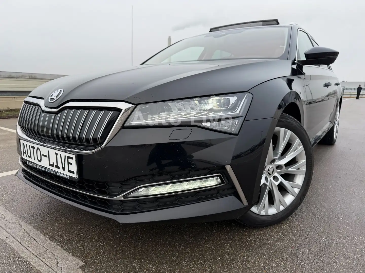Skoda Superb 1.4 TSI iV*DSG*VIRTUA*PANO*MATRIX*AHK*VOL Negro - 1