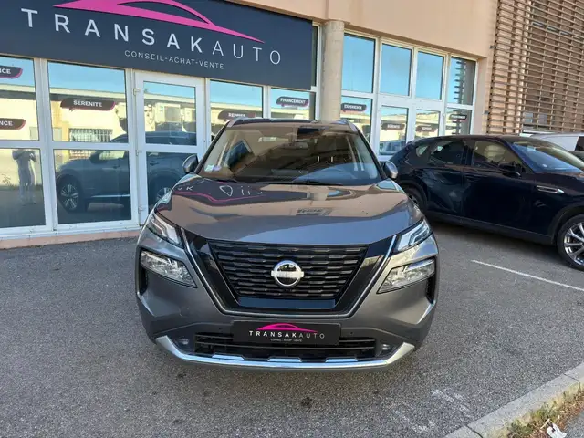 Nissan X-Trail view 2