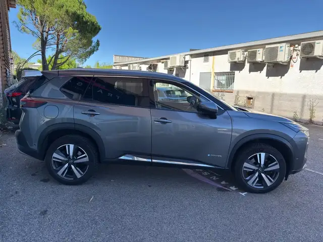 Nissan X-Trail view 4