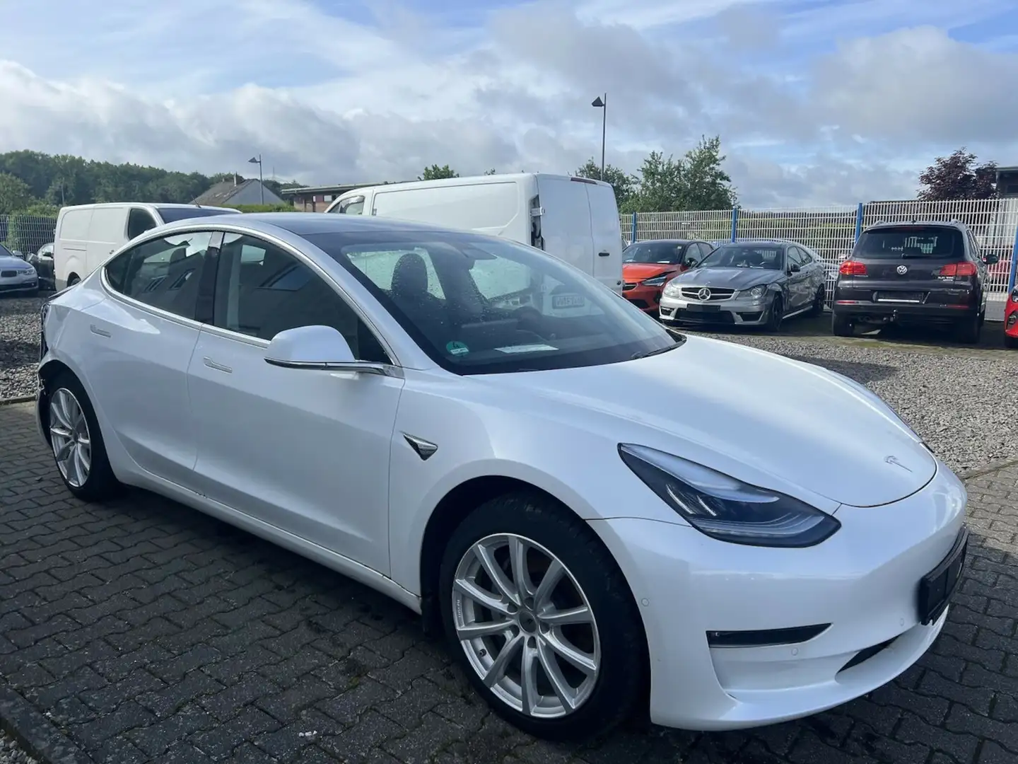 Tesla Model 3 Long Range Dual AWD Elektro, AHK White - 2