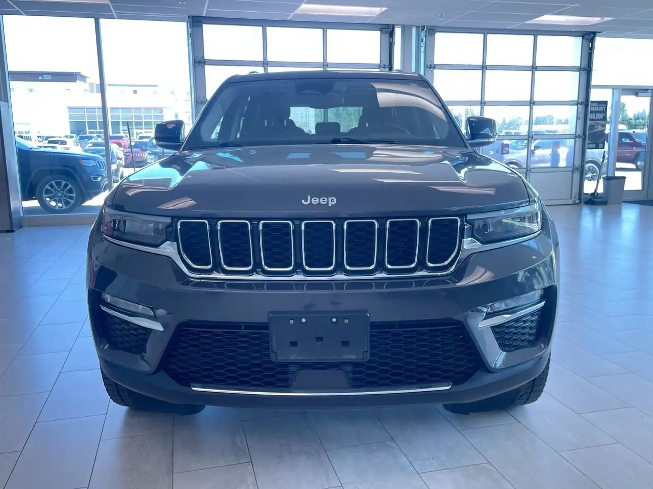 Jeep Grand Cherokee снимка Jeep Grand Cherokee