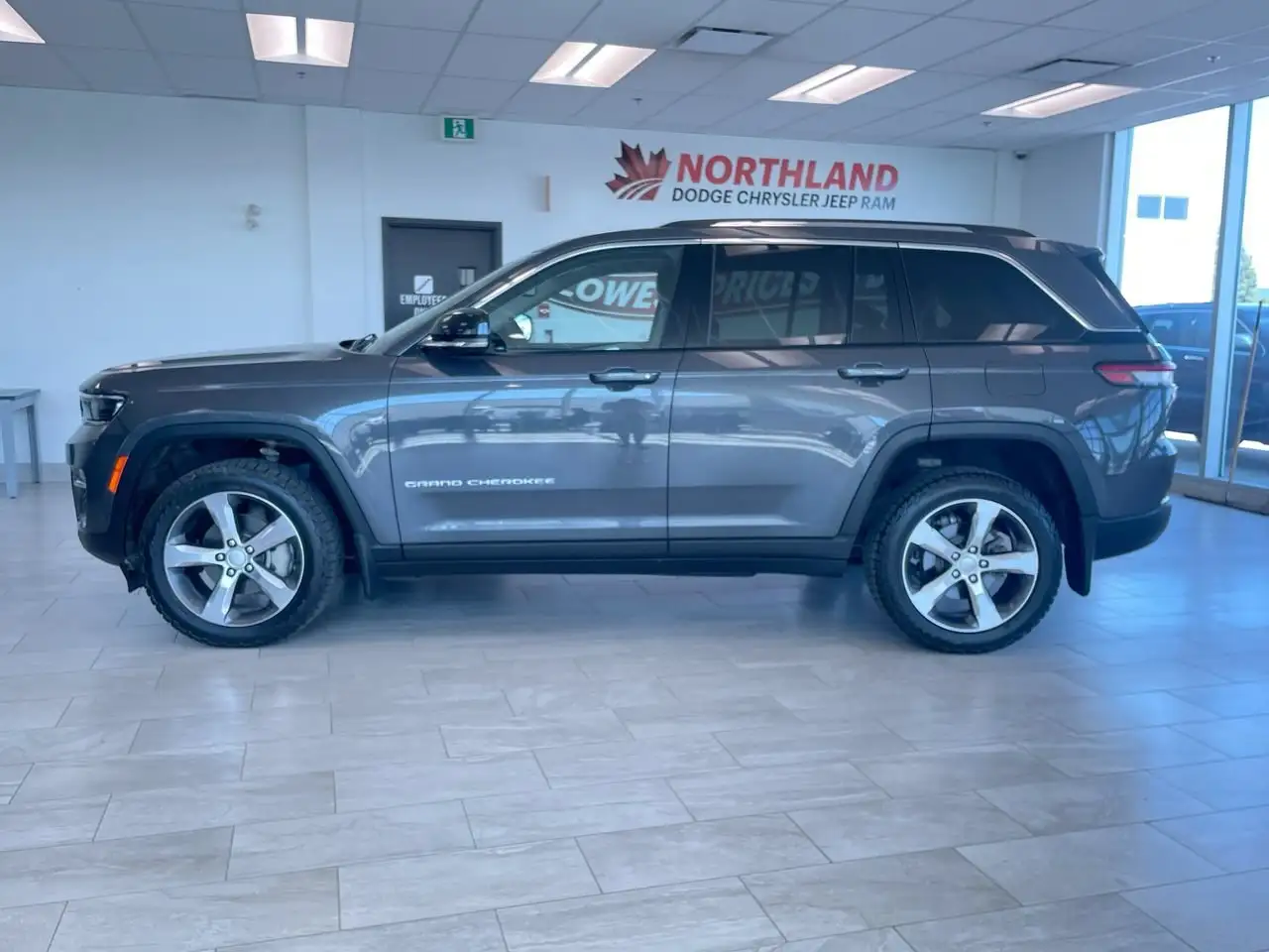 Jeep Grand Cherokee снимка Jeep Grand Cherokee