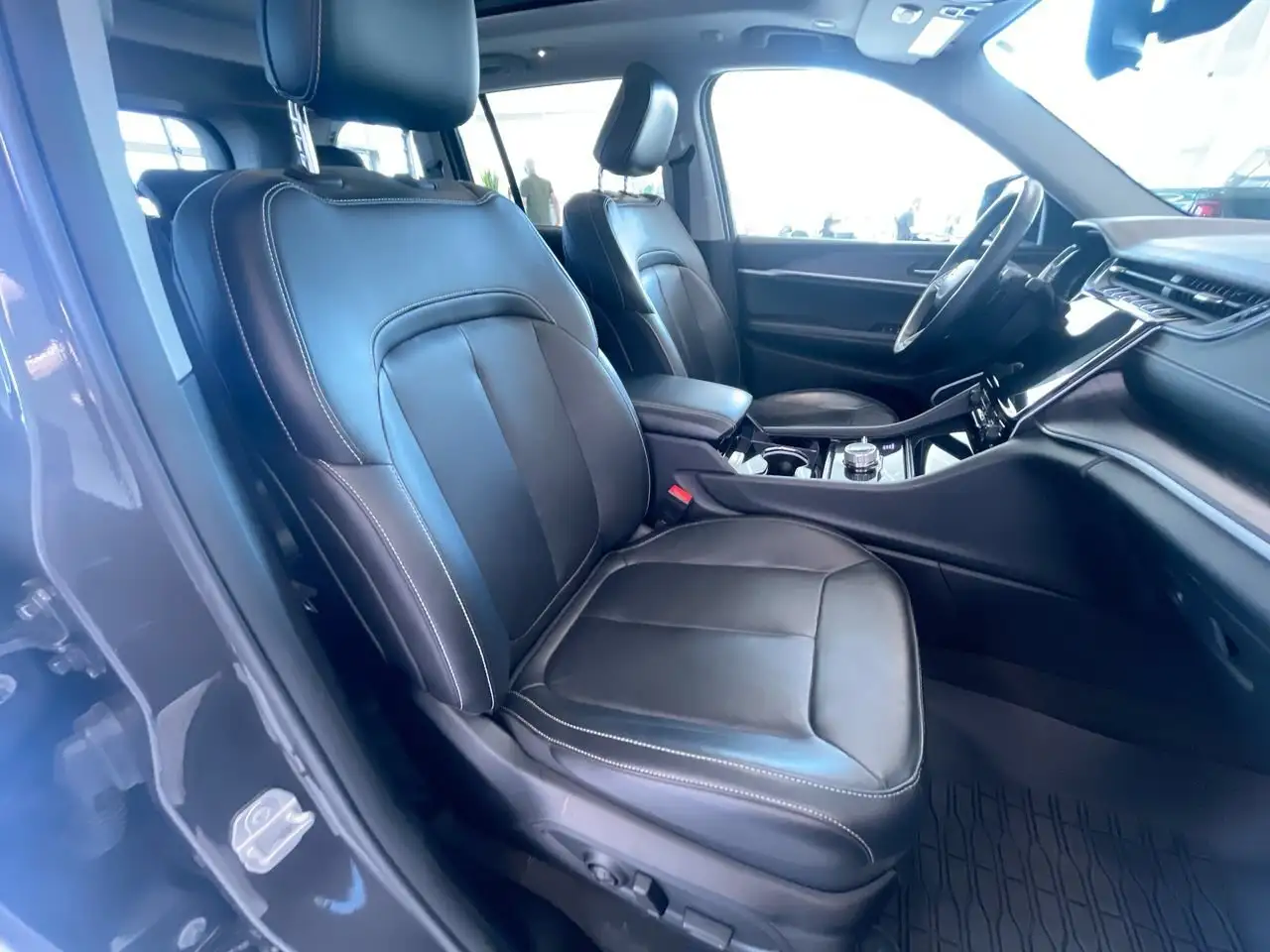 Jeep Grand Cherokee снимка Jeep Grand Cherokee