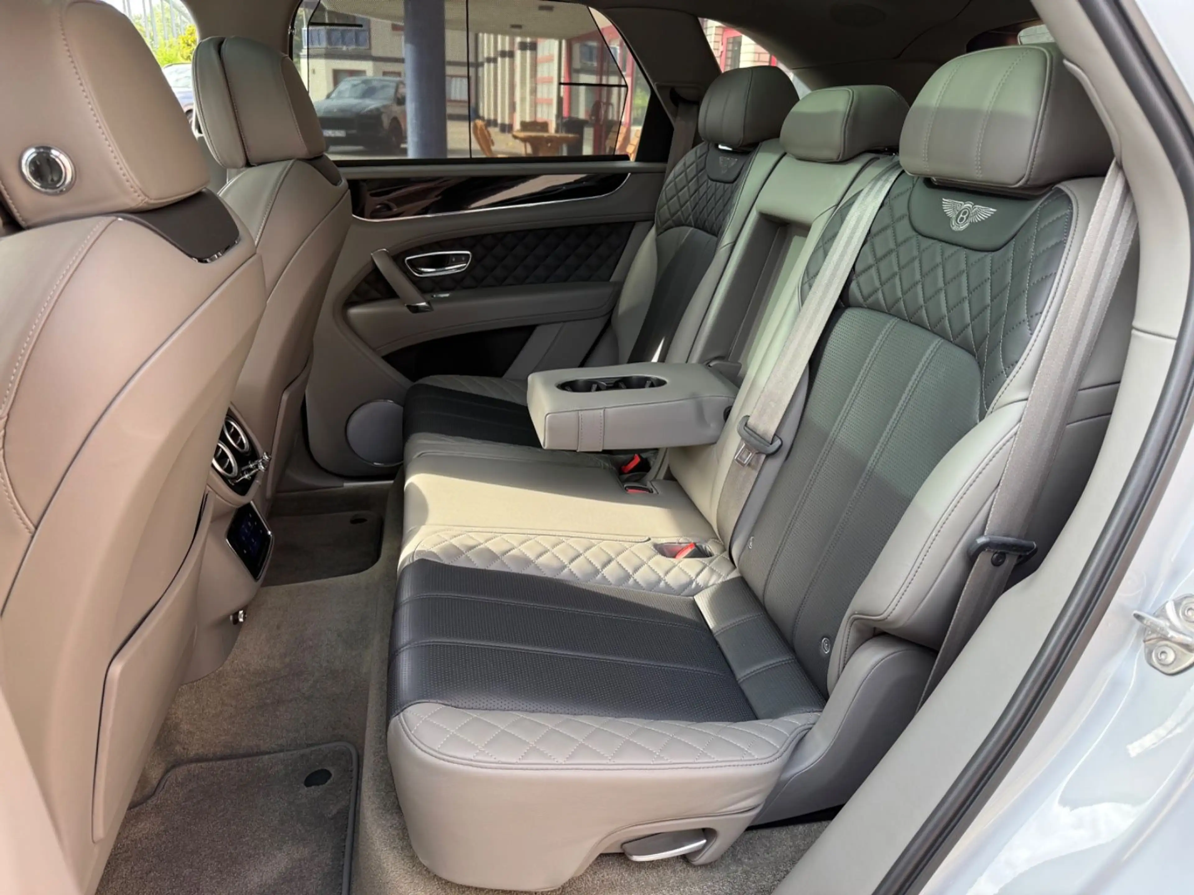 Bentley Bentayga BENTAYGA 6.0 W12, MULLINER, PANORAMA — photo 14