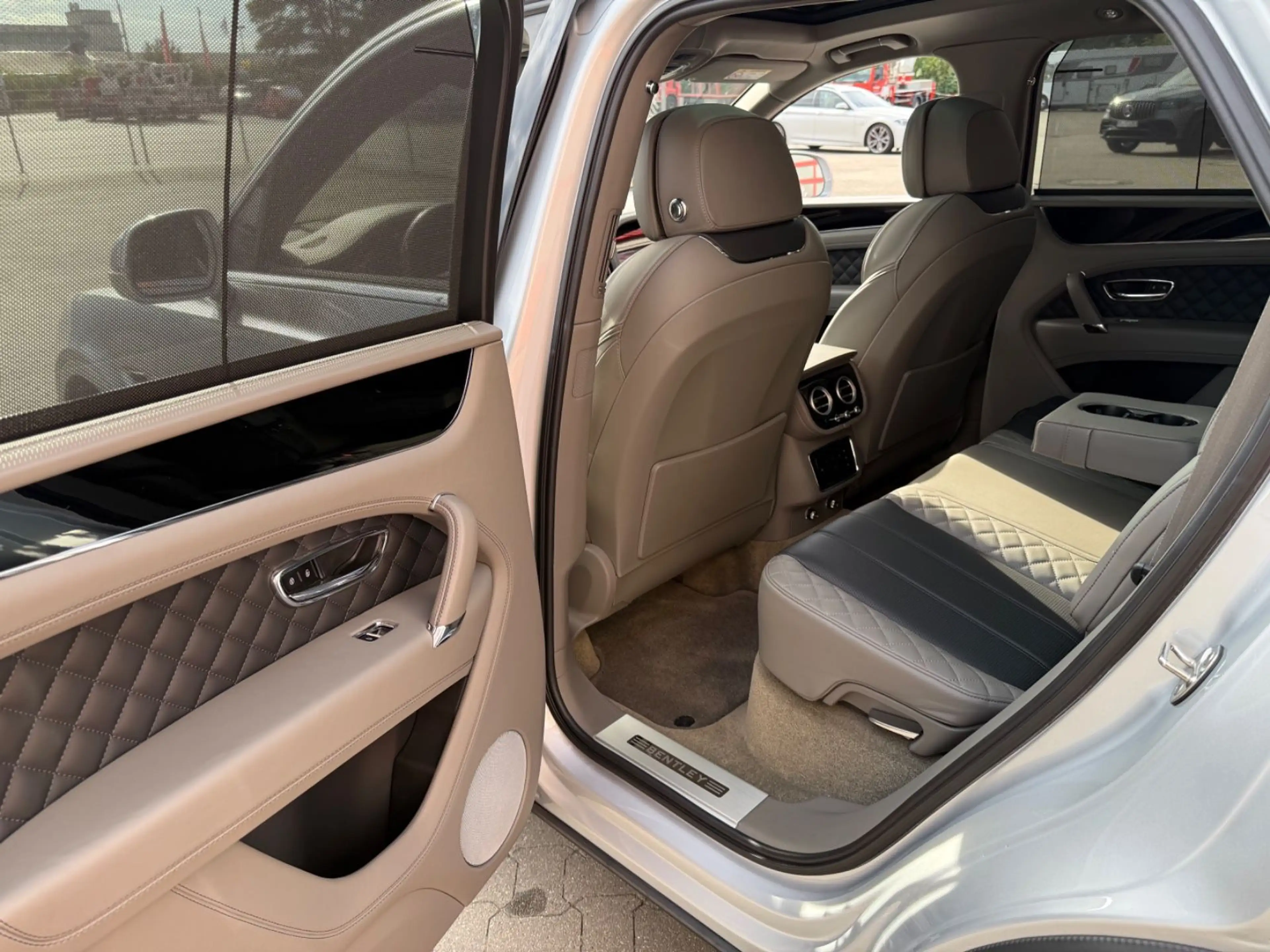 Bentley Bentayga BENTAYGA 6.0 W12, MULLINER, PANORAMA — photo 6