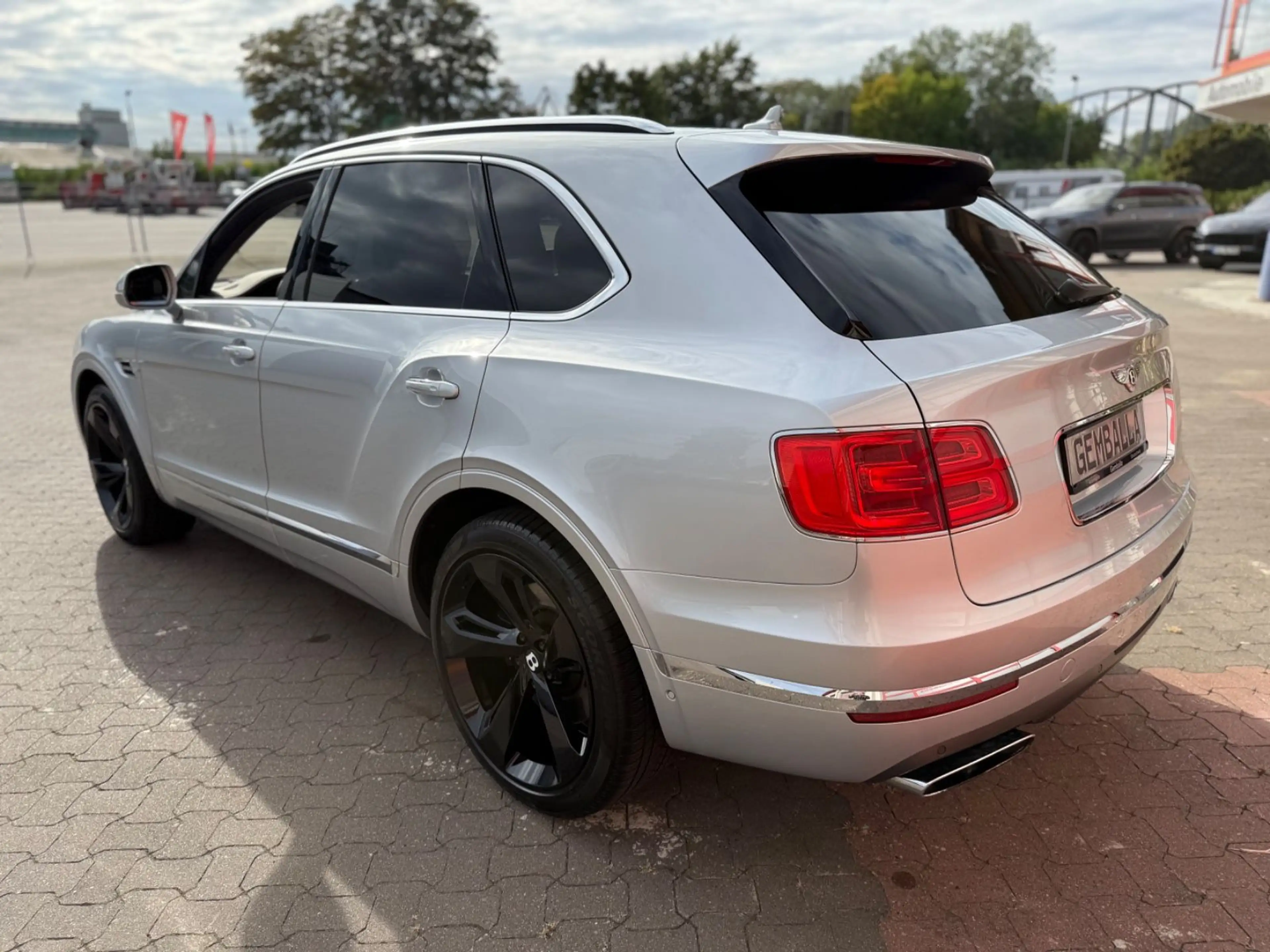 Bentley Bentayga BENTAYGA 6.0 W12, MULLINER, PANORAMA — photo 11