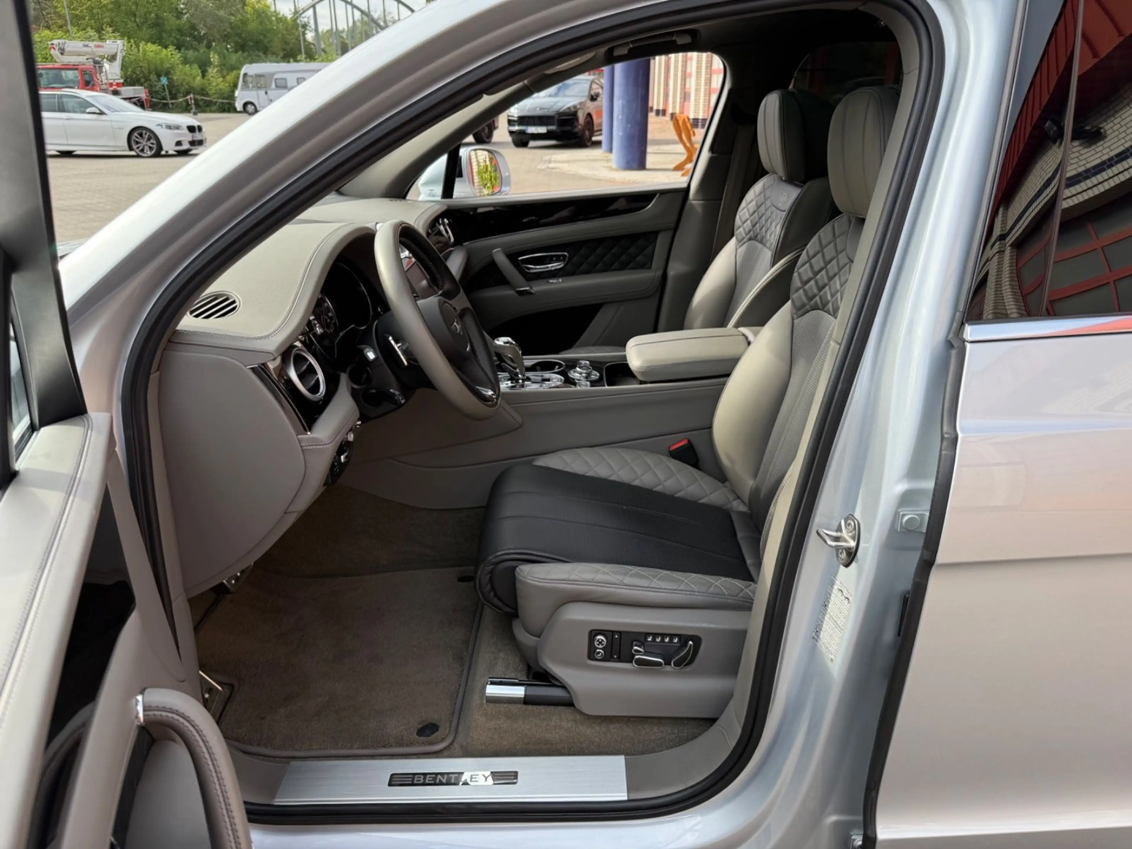 Bentley Bentayga BENTAYGA 6.0 W12, MULLINER, PANORAMA — photo 12