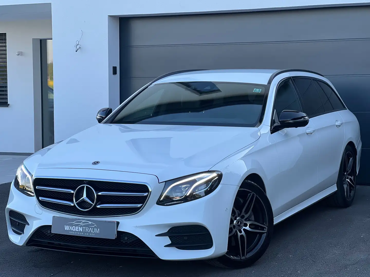 Mercedes-Benz E 220 E 220d AMG line*Widescreen*Night Paket*360° Blanc - 1