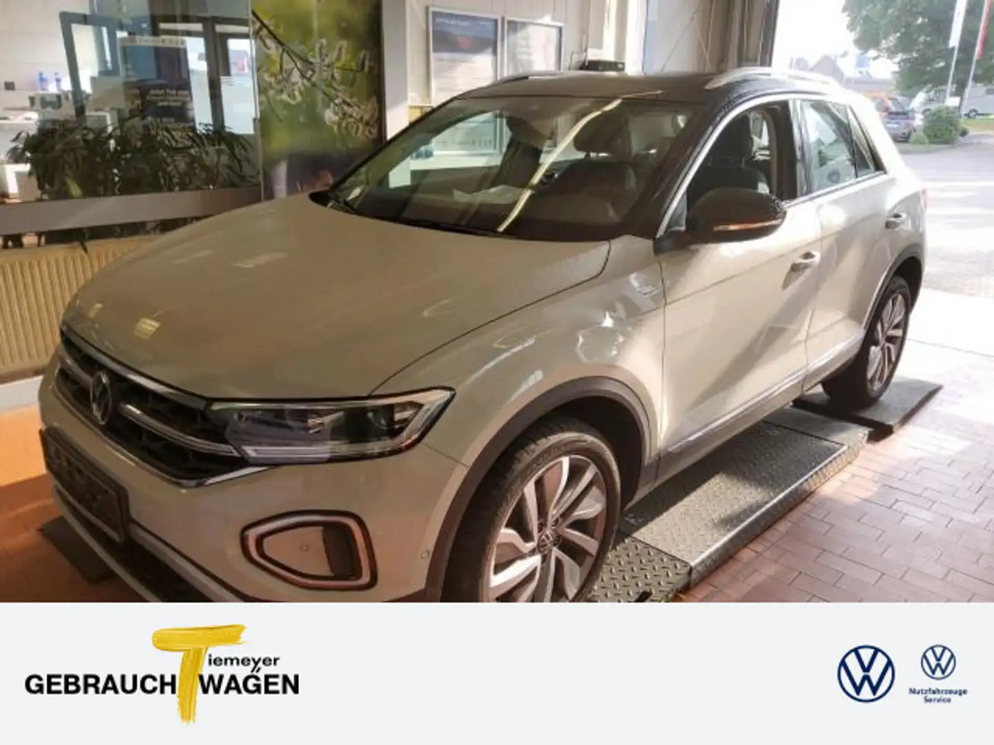 Volkswagen T-Roc 1.5 TSI DSG STYLE IQ.LIGHT STDHZ PANO LM18 Grau - 1