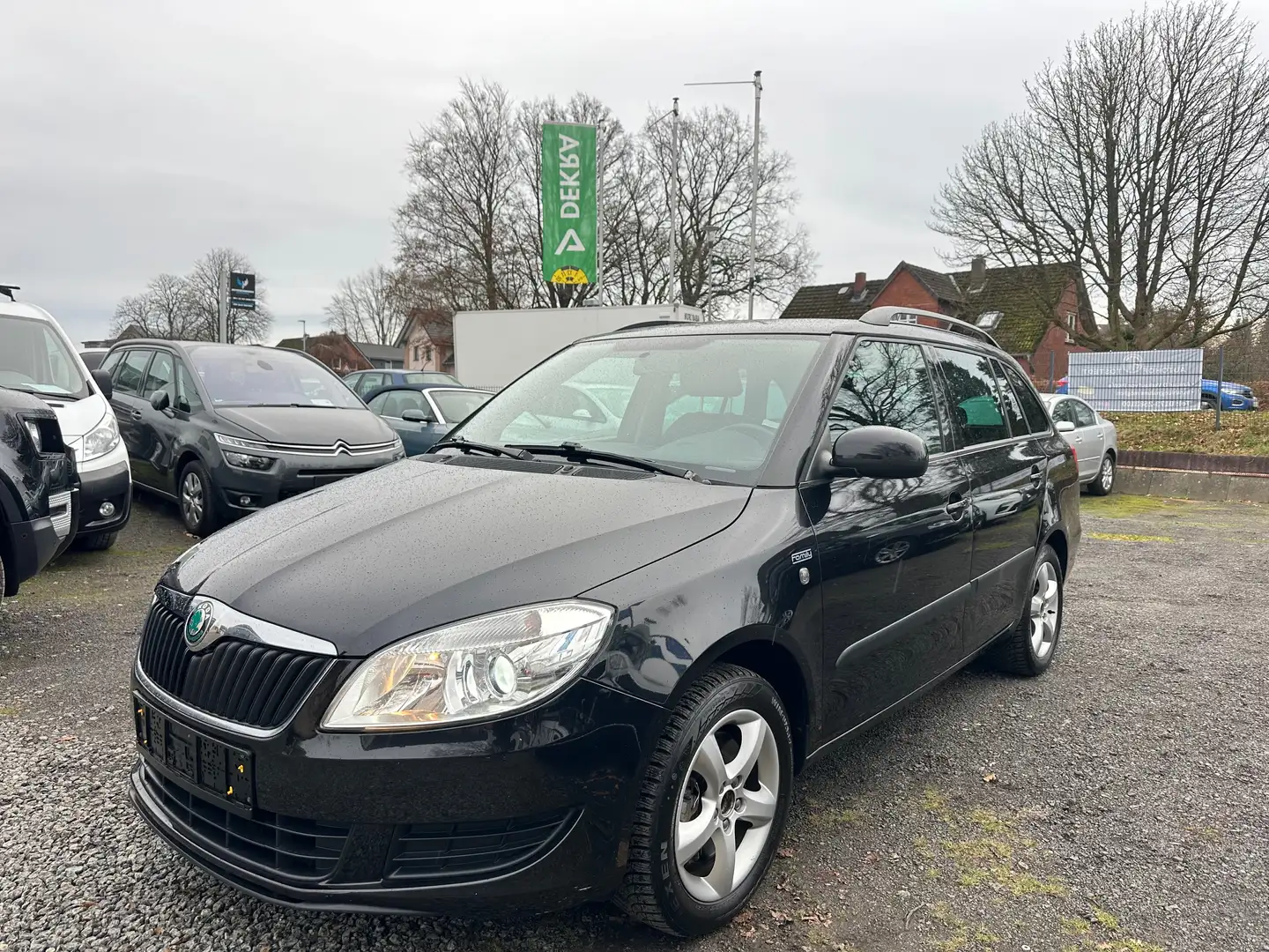 Skoda Fabia 1.2 TSI Family*PDC*AHK*NAVI+TÜV& Service Neu Negro - 1