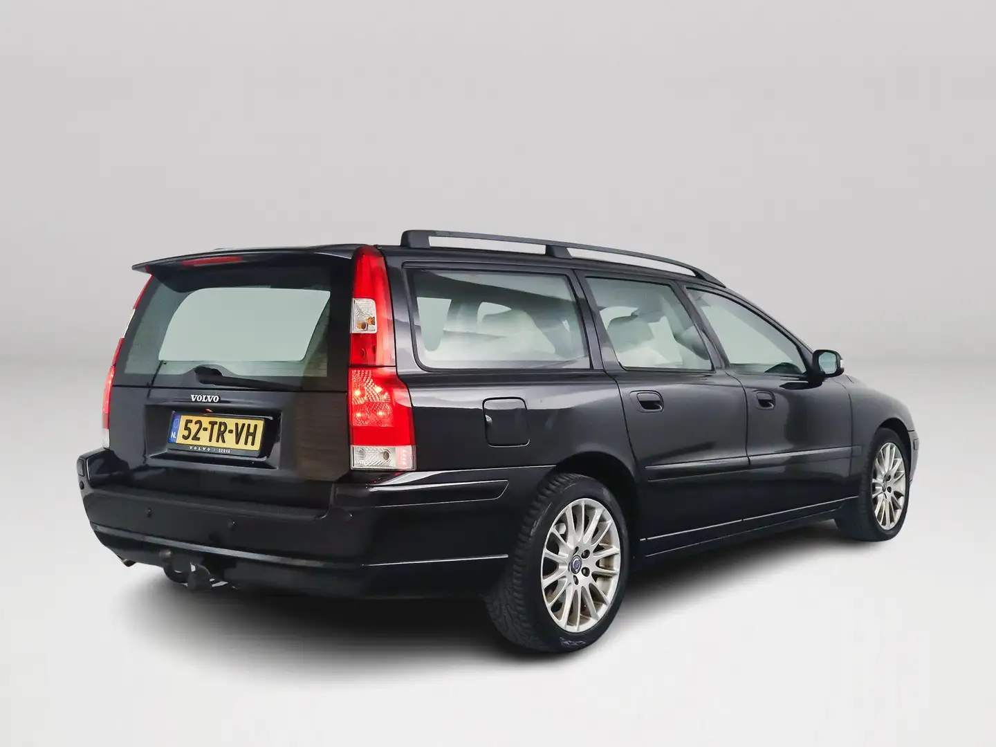 Volvo V70 2.5T Edition Classic Automaat | Stoelverwarming | Zwart - 2