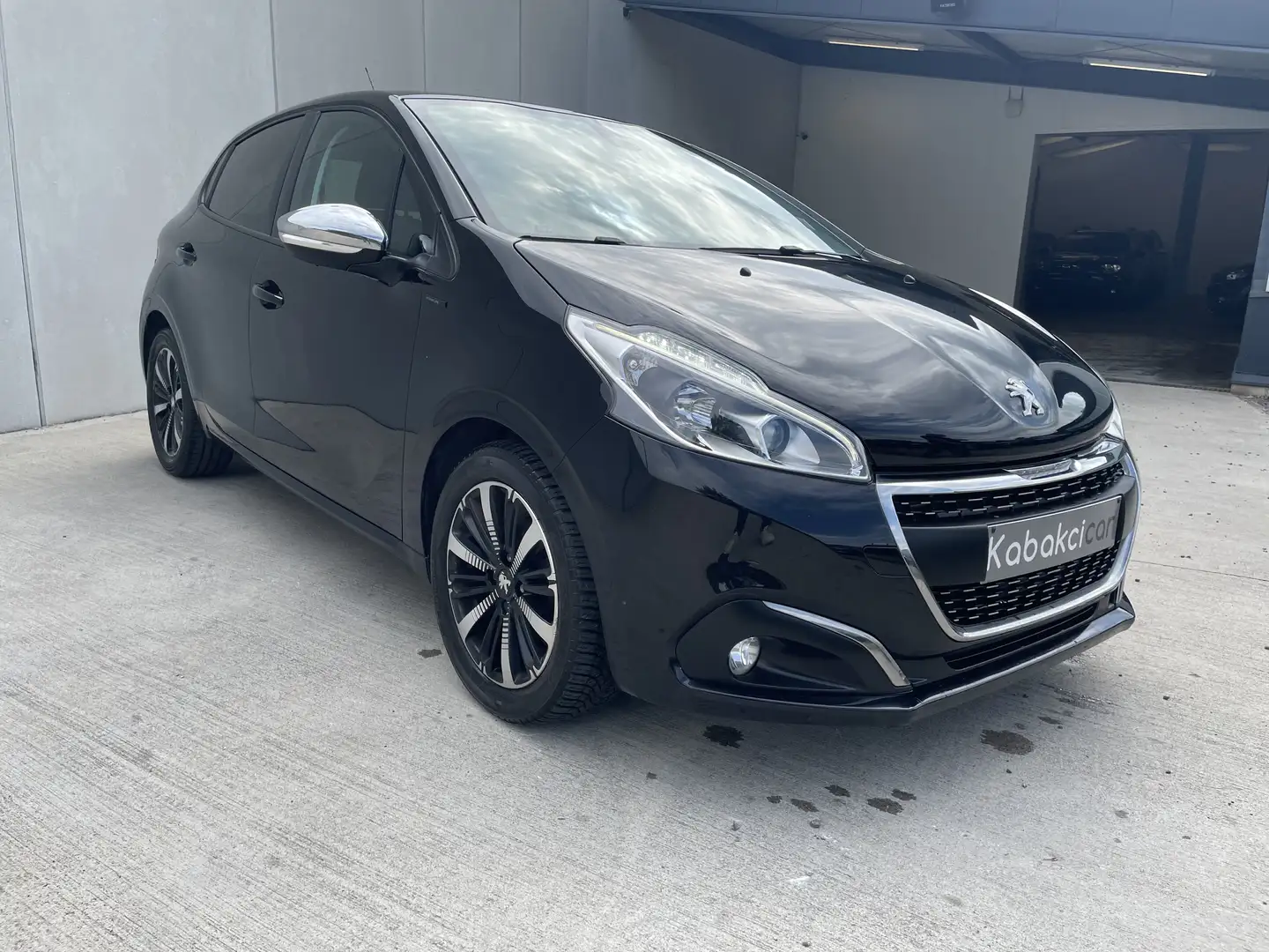 Peugeot 208 1.2 ESSENCE 82 CH SIGNATURE/CLIM/JA/APPLE CAR PLAY Noir - 1