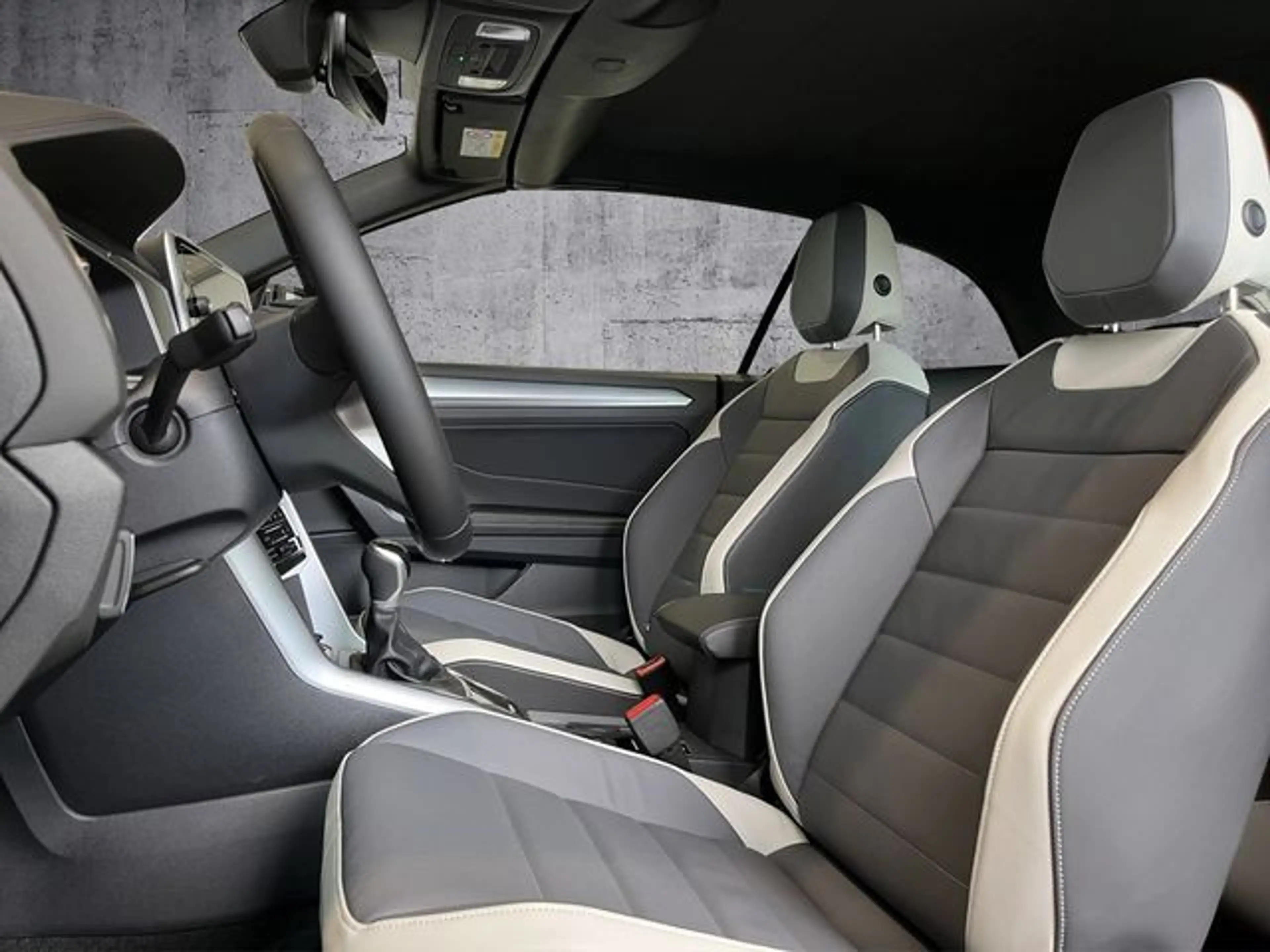 Volkswagen T-Roc Cabrio 1,5 TSI Style Leder+Navi+LED — photo 8