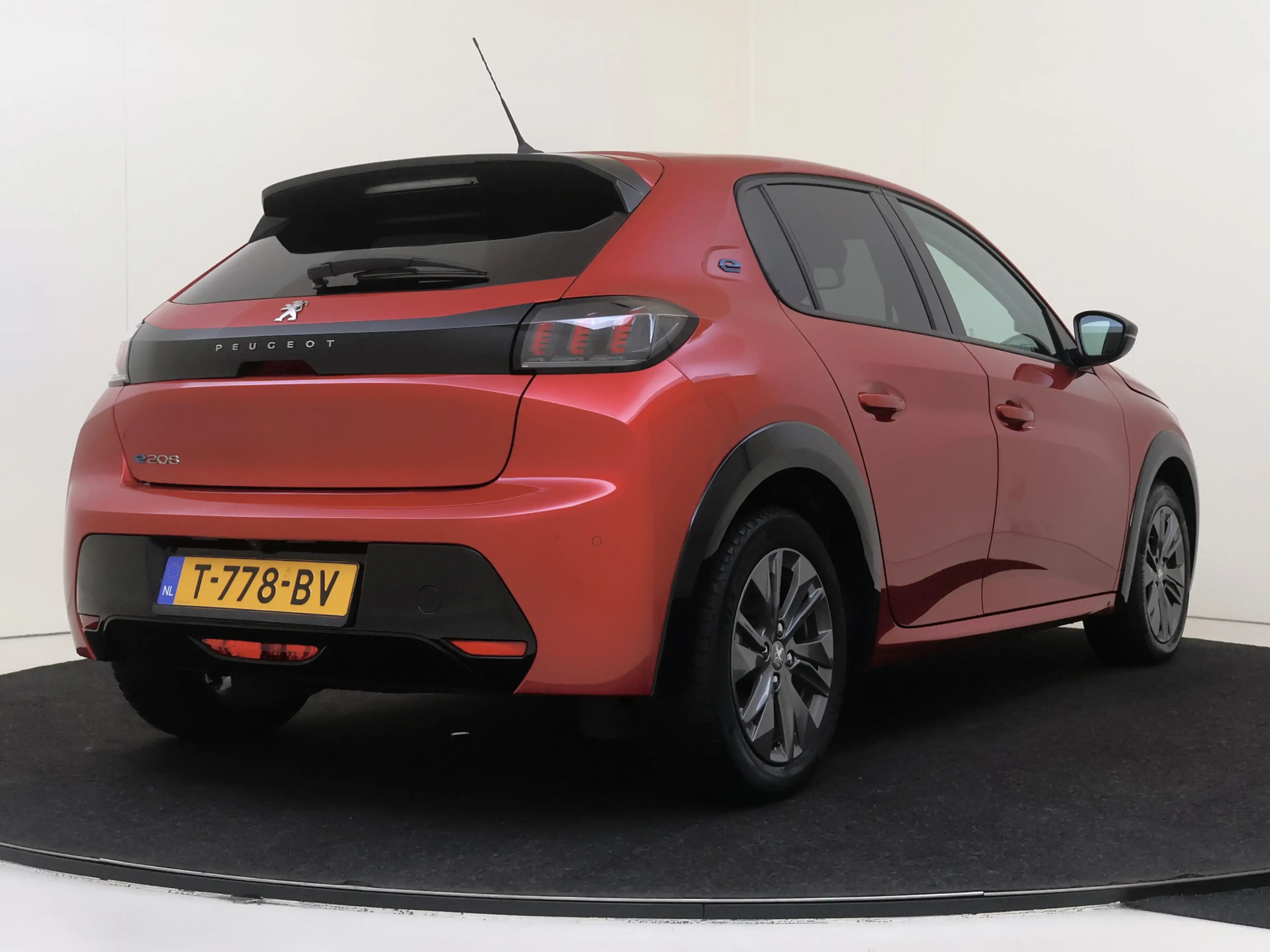 Peugeot e-208 EV Allure Pack 50 kWh — photo 11
