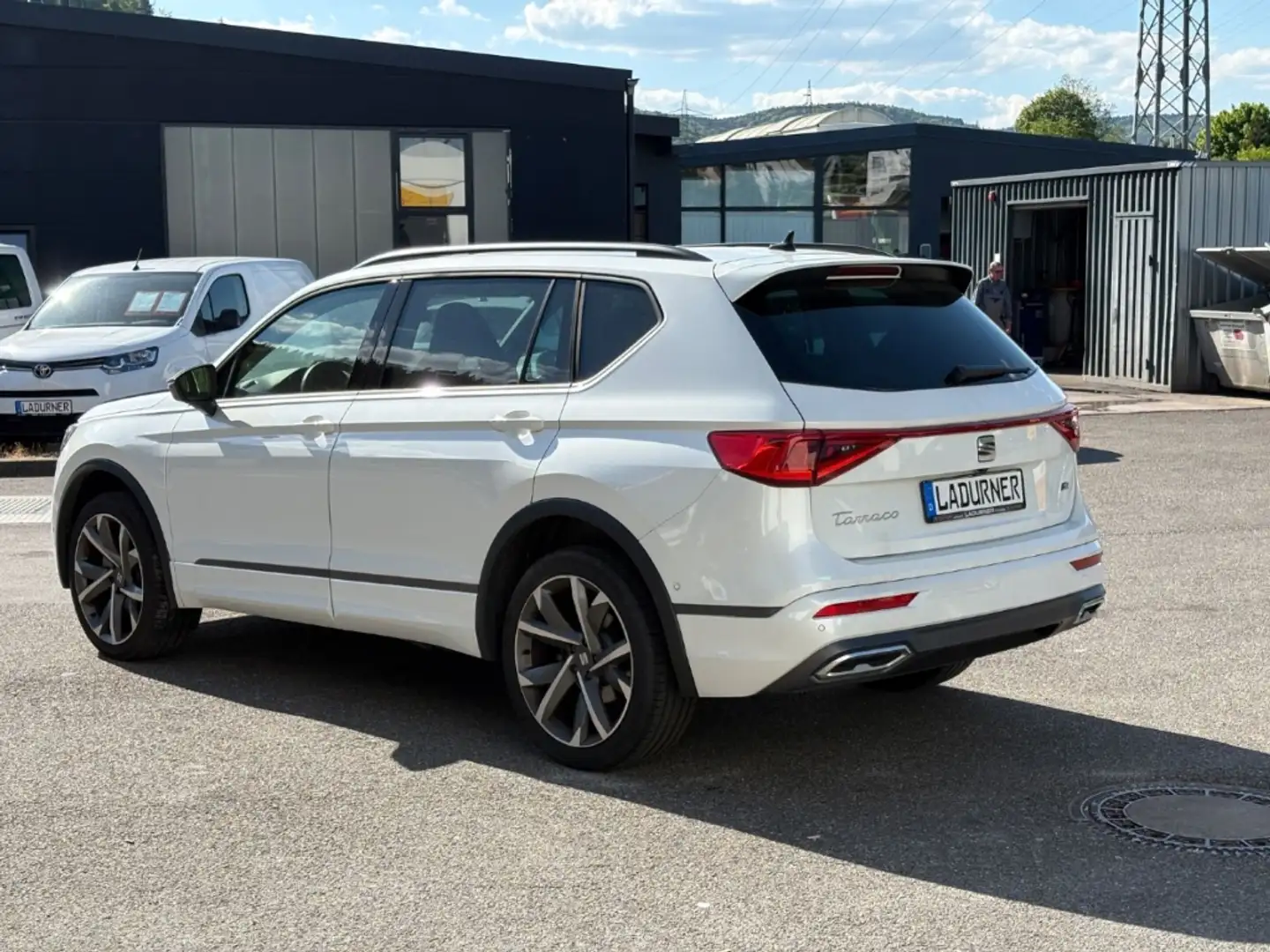 SEAT Tarraco FR 1.5TSI DSG 150PS Standh AHK 7-Sitzer 7 Sitzer Weiß - 2