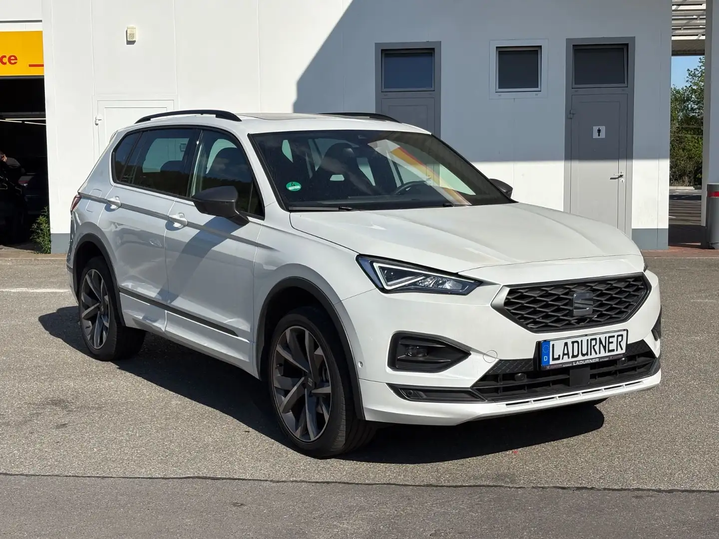 SEAT Tarraco FR 1.5TSI DSG 150PS*Standh/AHK/7-Sitzer Weiß - 1