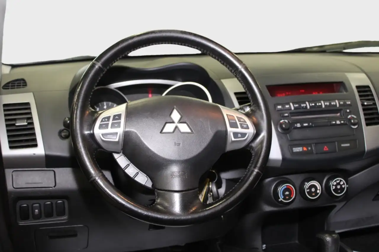 Mitsubishi Outlander снимка Mitsubishi Outlander
