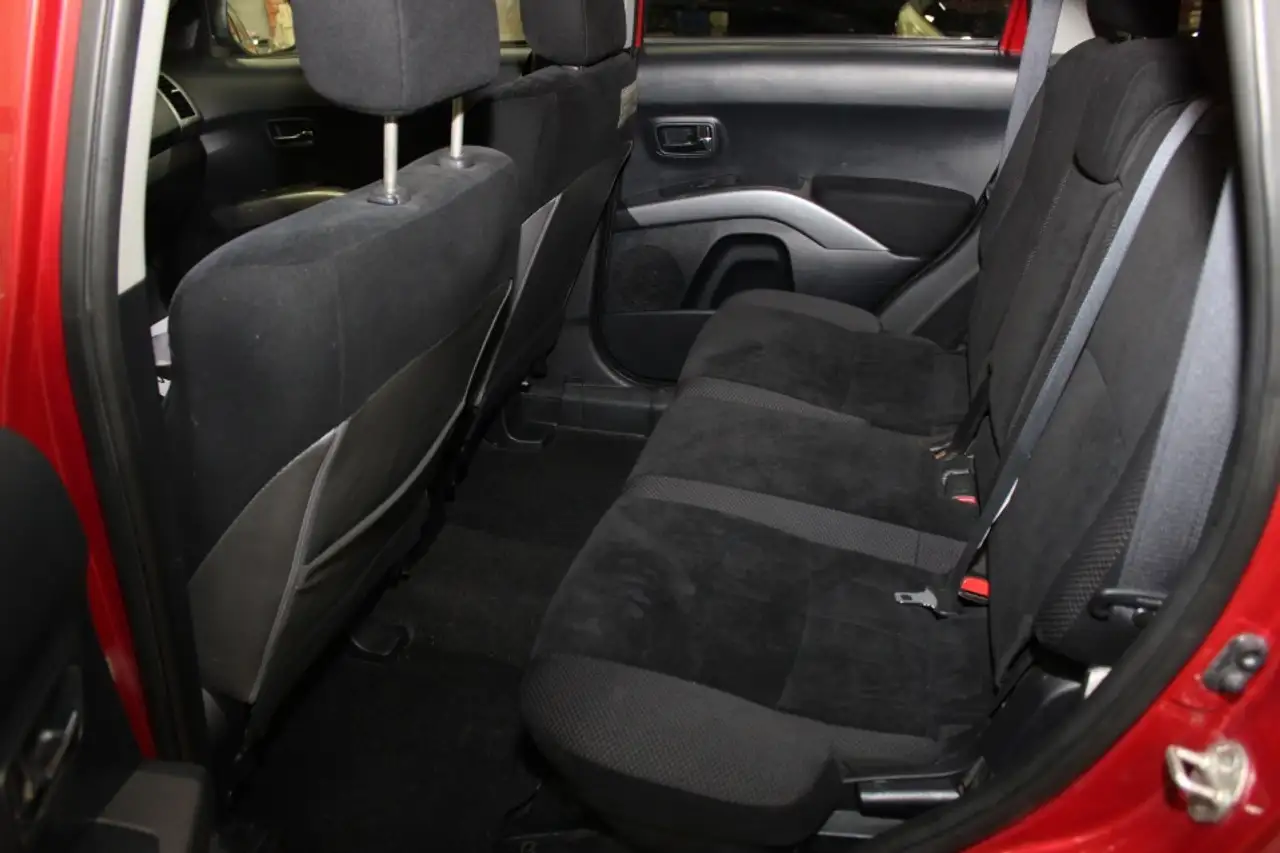 Mitsubishi Outlander снимка Mitsubishi Outlander