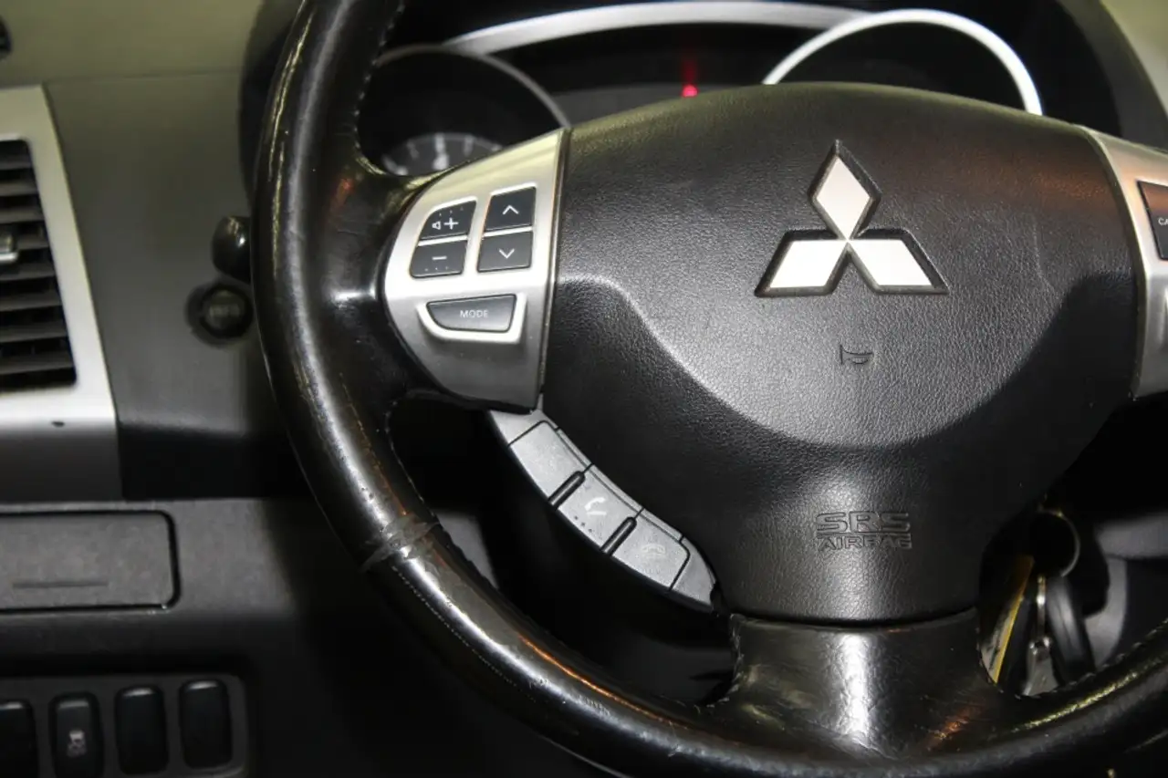 Mitsubishi Outlander снимка Mitsubishi Outlander