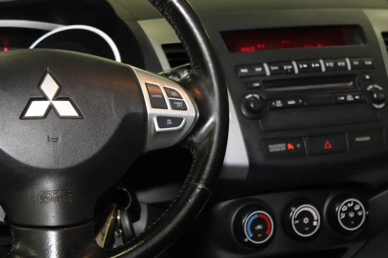 Mitsubishi Outlander снимка Mitsubishi Outlander