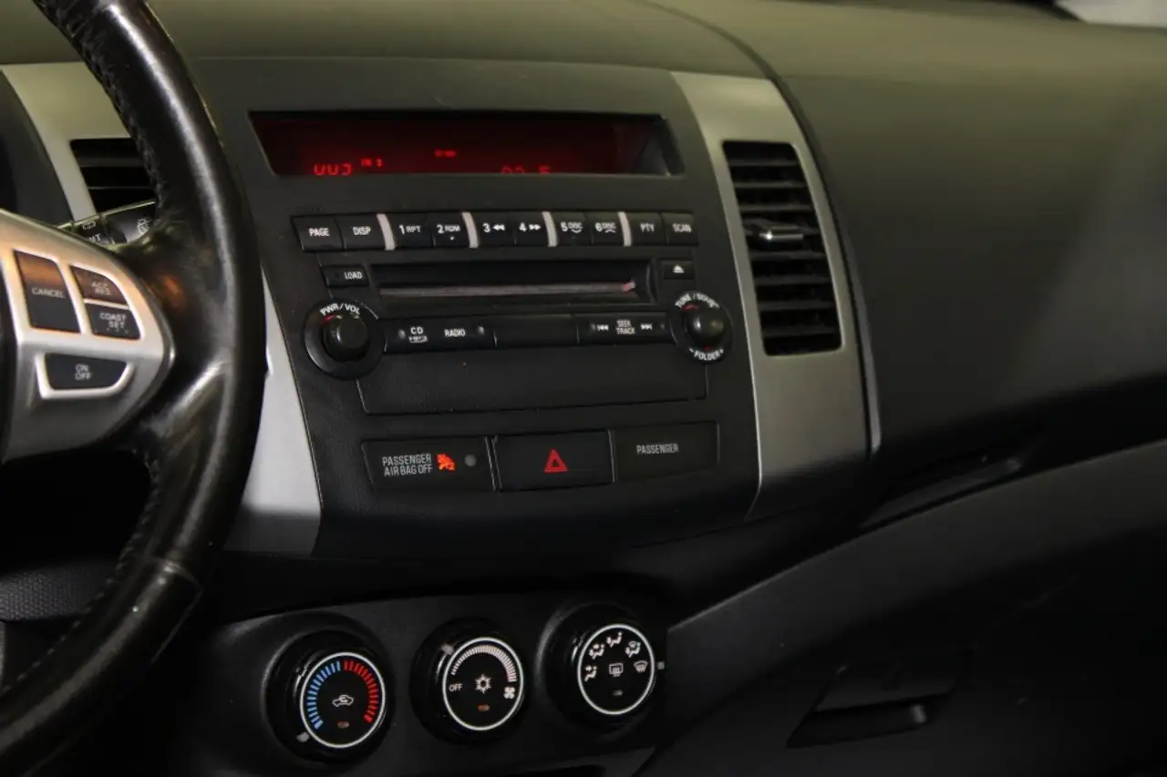 Mitsubishi Outlander снимка Mitsubishi Outlander