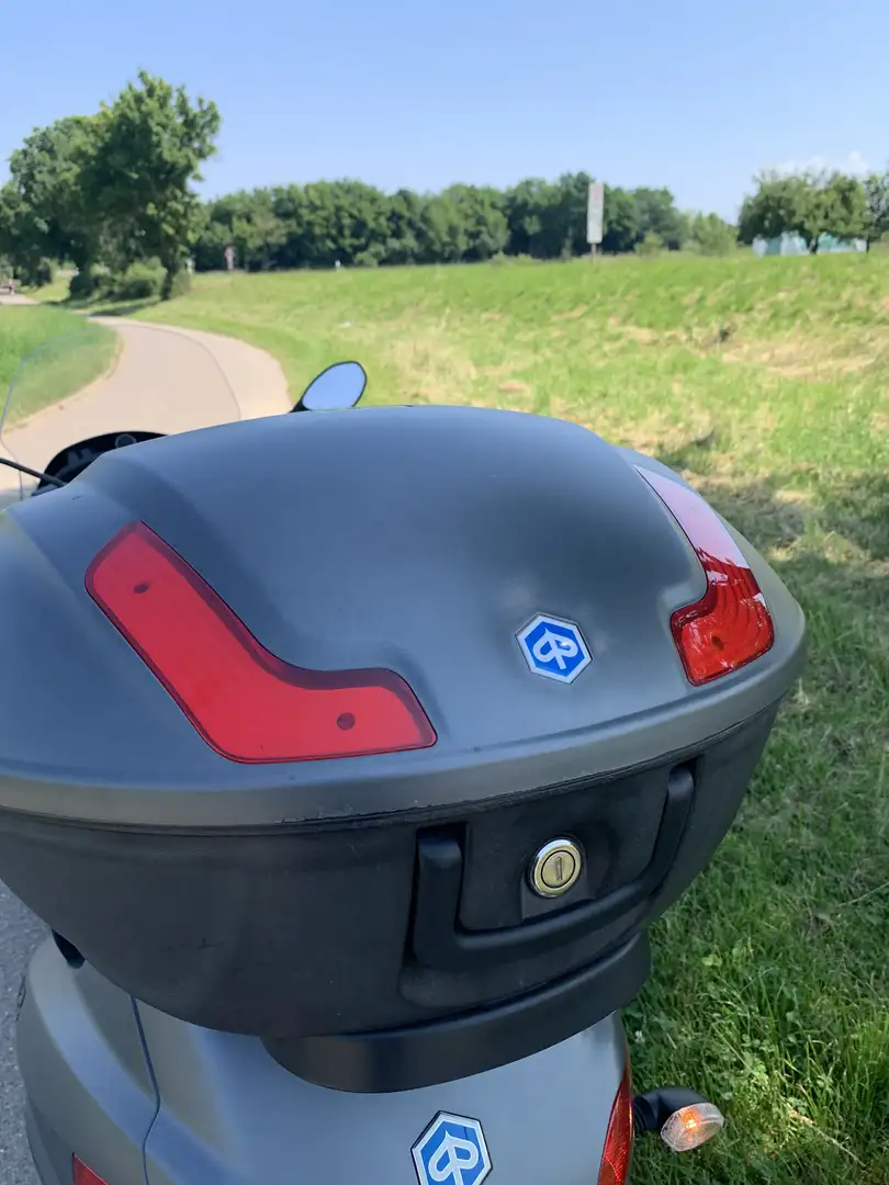Piaggio MP3 500 Grau - 2