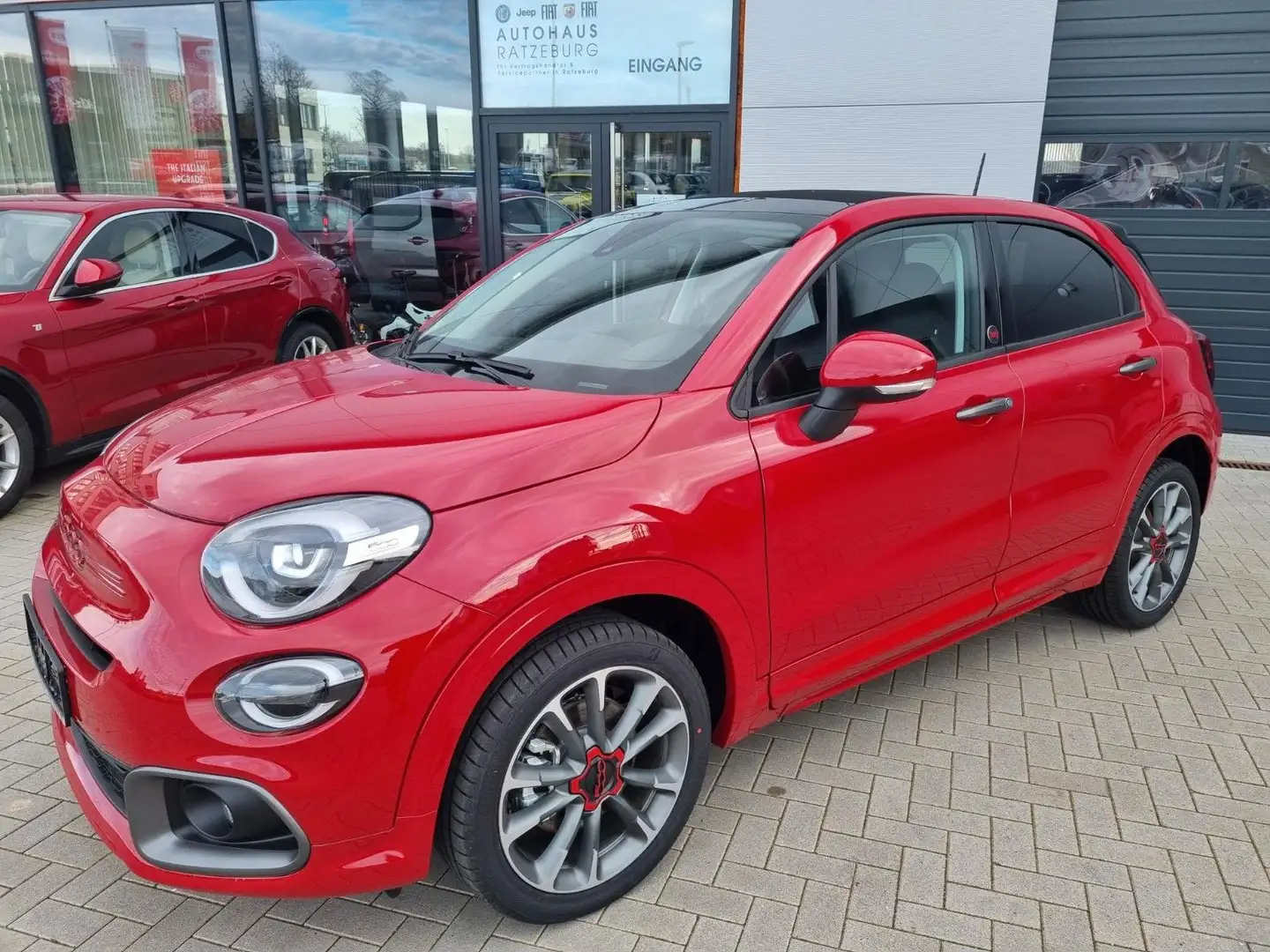 Fiat 500X Dolcevita Red HYBRID 1.5 GSE 96 kW Rot - 1