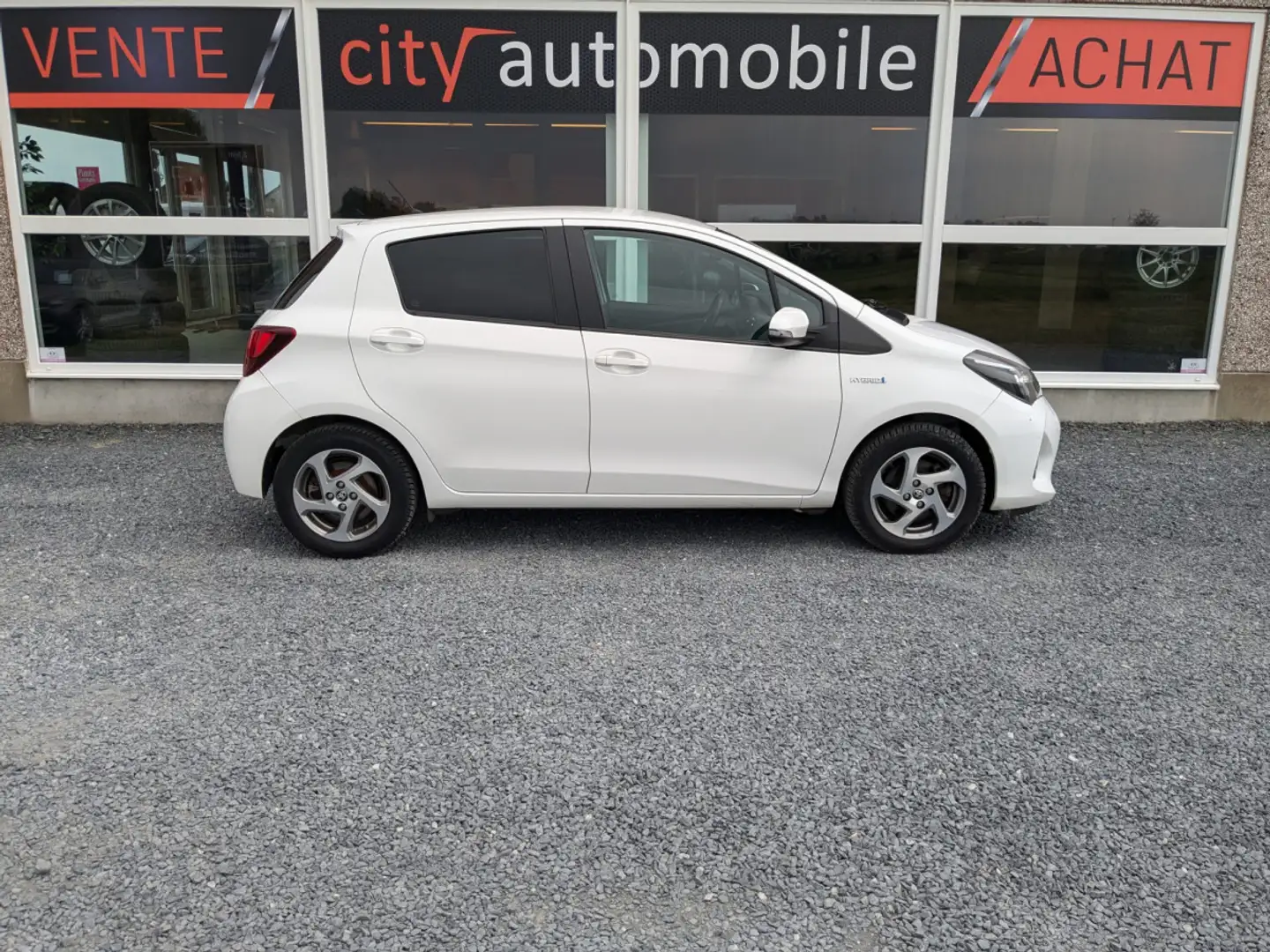Toyota Yaris 1.5i VVT-i Hybrid E-CVT GPS CAMERA BLUETOOTH CLIM Blanc - 2