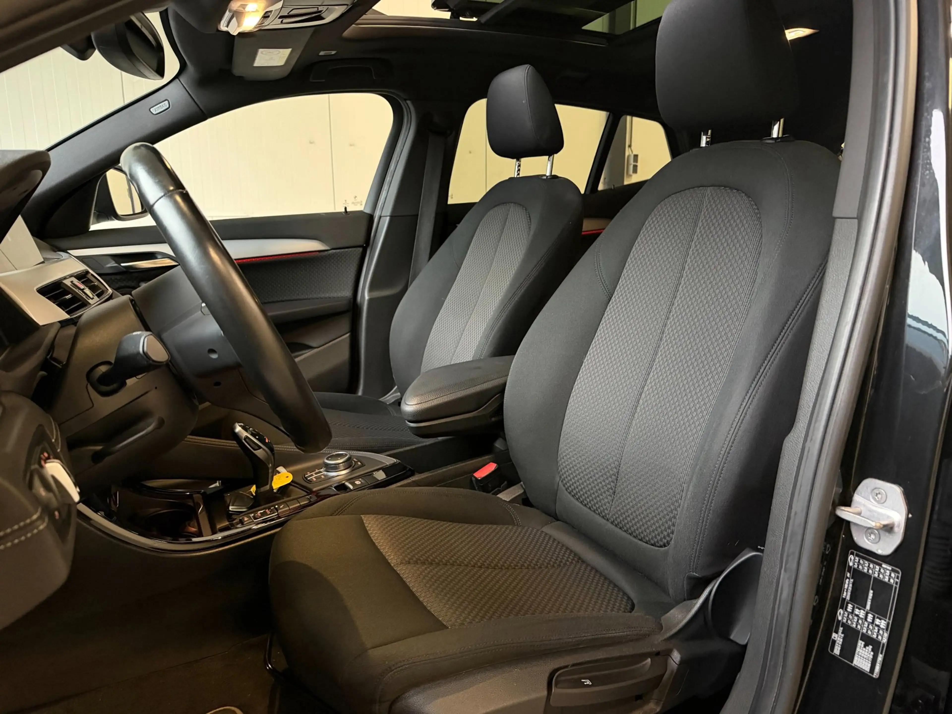 BMW X2 SDrive20i High Executive|Pano|Keyless|Trekhaak — photo 12