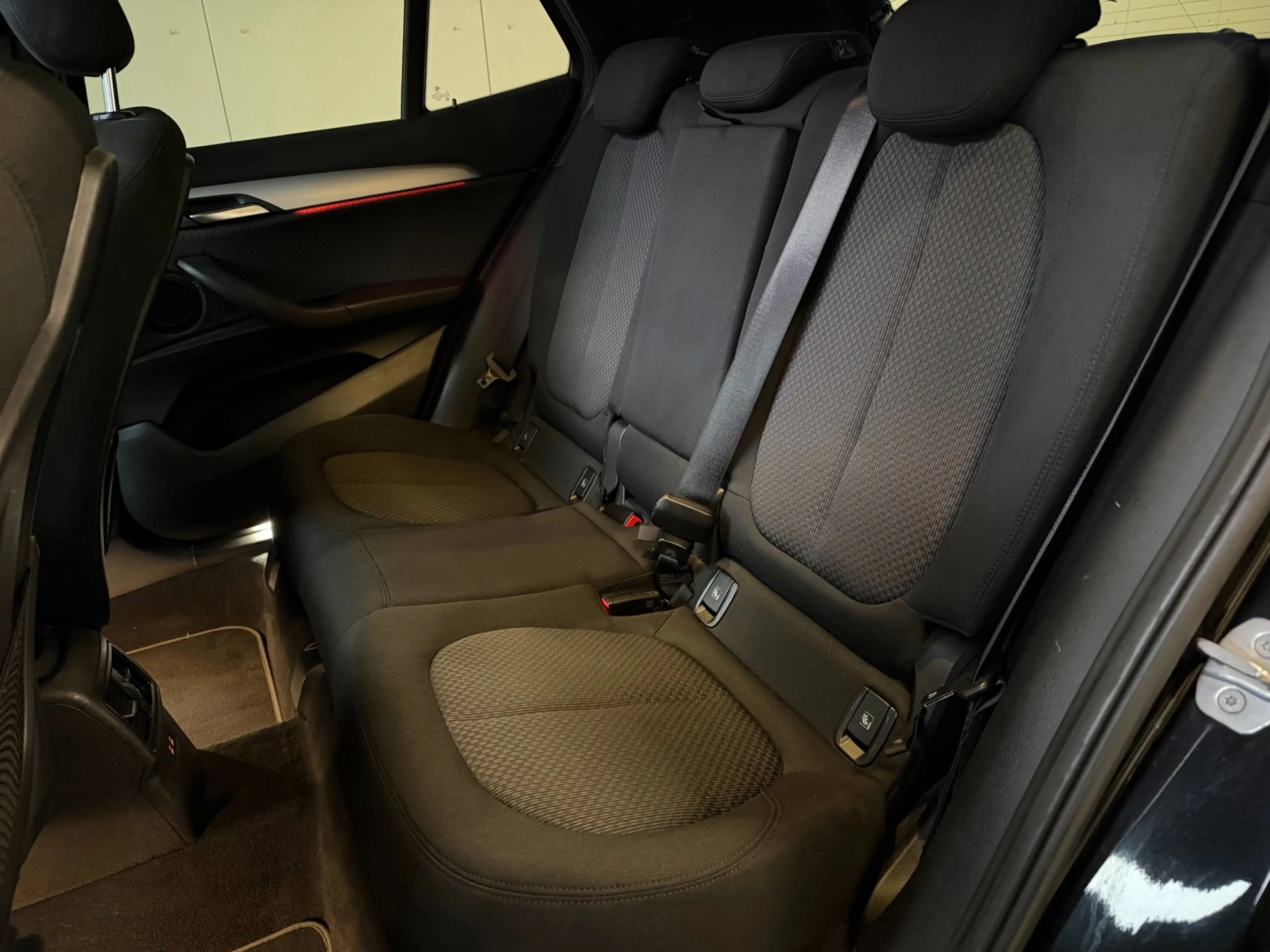 BMW X2 SDrive20i High Executive|Pano|Keyless|Trekhaak — photo 14
