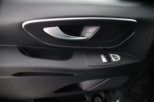 Mercedes-Benz Vito 116 CDI Kombi 4x4 PRO Lang AHK 2,5t Distr Ansicht 16