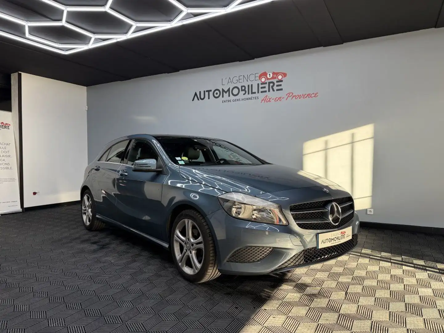 Mercedes-Benz A 180 180 CDi 1.5 CDI BlueEFFICIENCY S&S 109 CV - SUIVI COMPLET Blau - 1