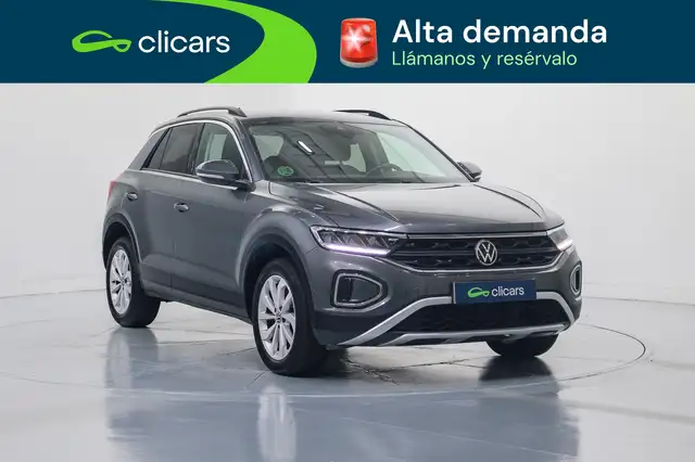 Volkswagen T-Roc view 3