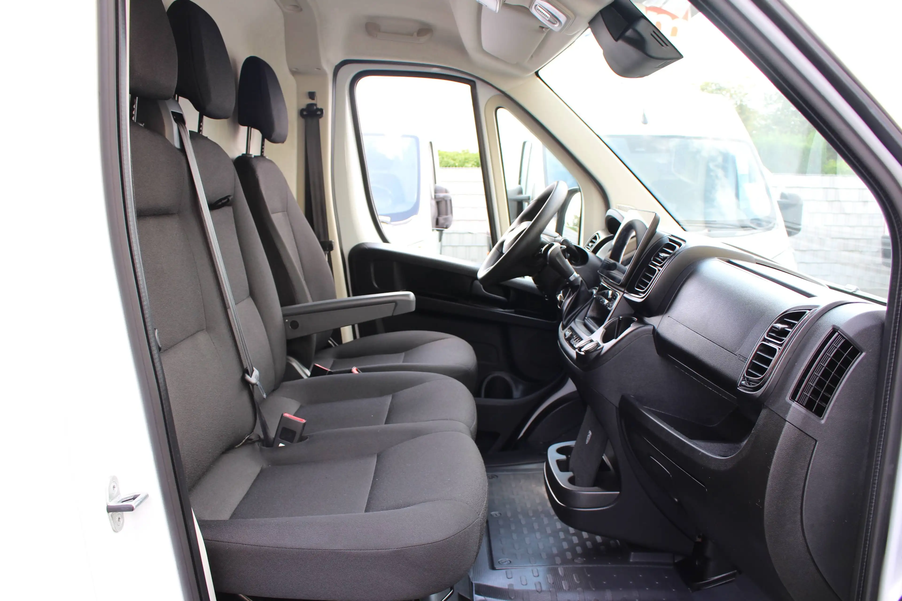 Peugeot Boxer 35 L4H2 180 Automatik*Klima*Navi*Temp*Holz — photo 6