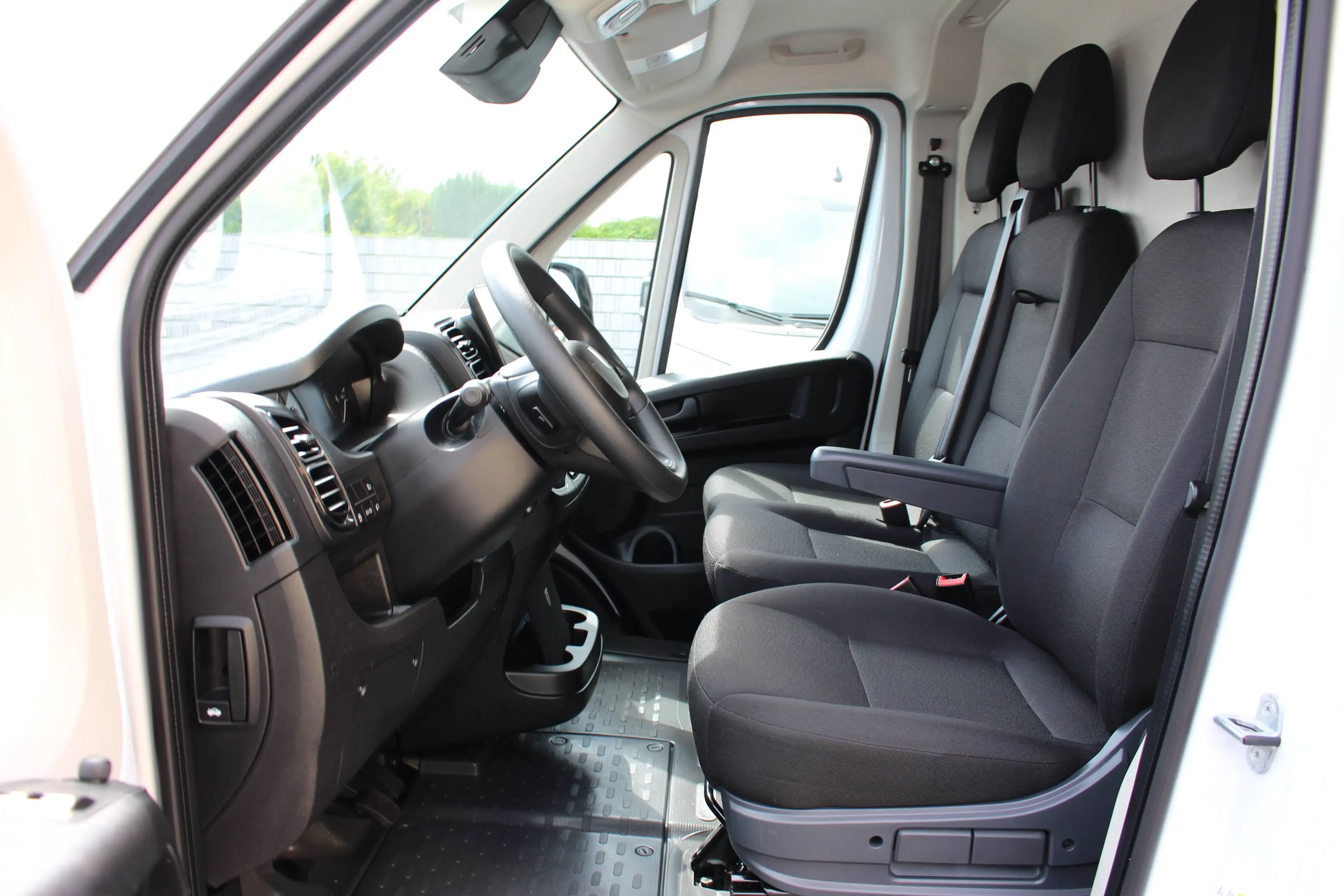 Peugeot Boxer 35 L4H2 180 Automatik*Klima*Navi*Temp*Holz — photo 11